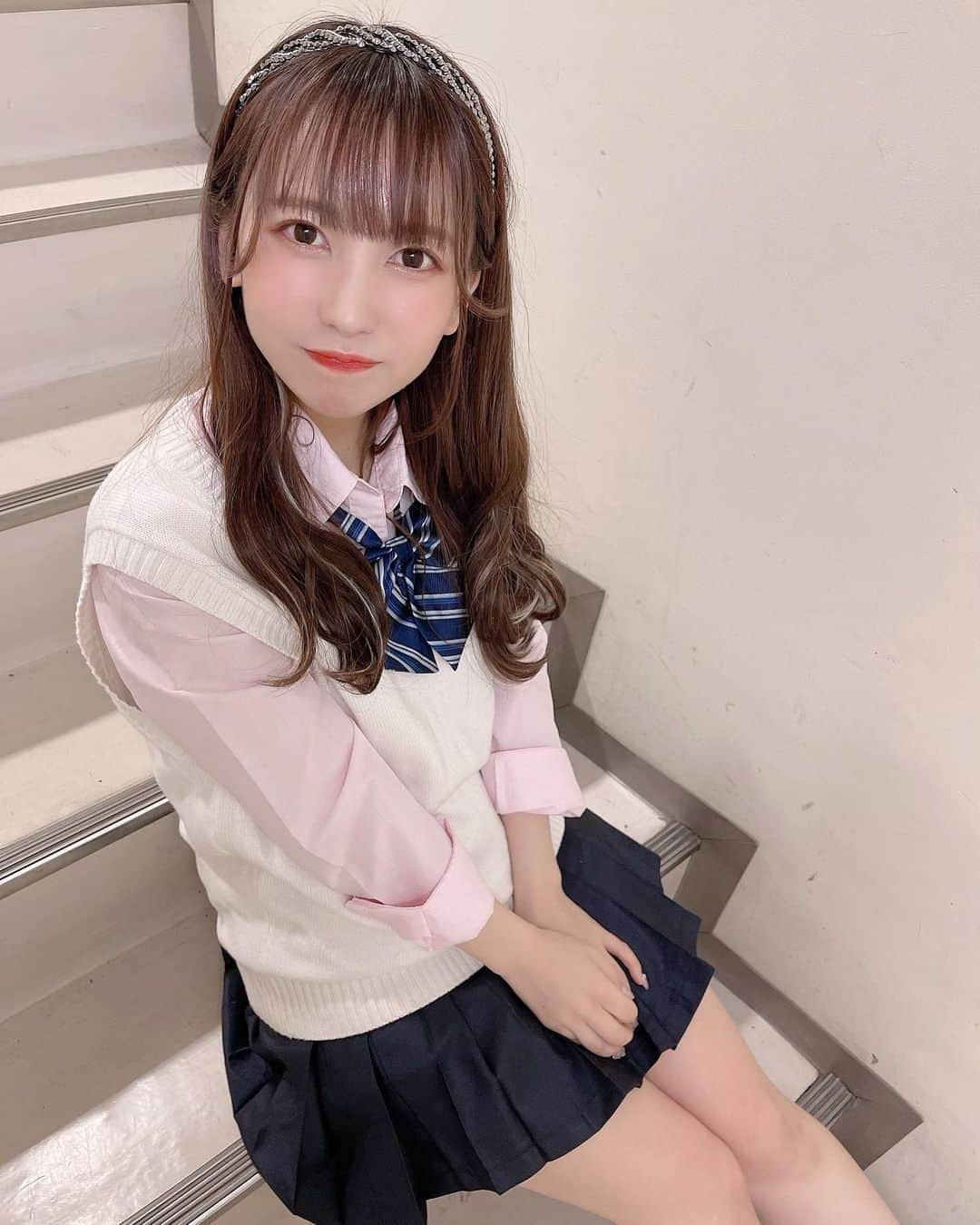 髙木由莉愛のインスタグラム：「私の紹介でエステが無料でできます🥰  気になるかたは4枚目のLINEを追加して 『 髙木ゆりあの紹介です 』と伝えてください🙇‍♀️  #clair渋谷annex #エステ #フェイシャル #渋谷 #制服 #コスプレ #japan #followme」