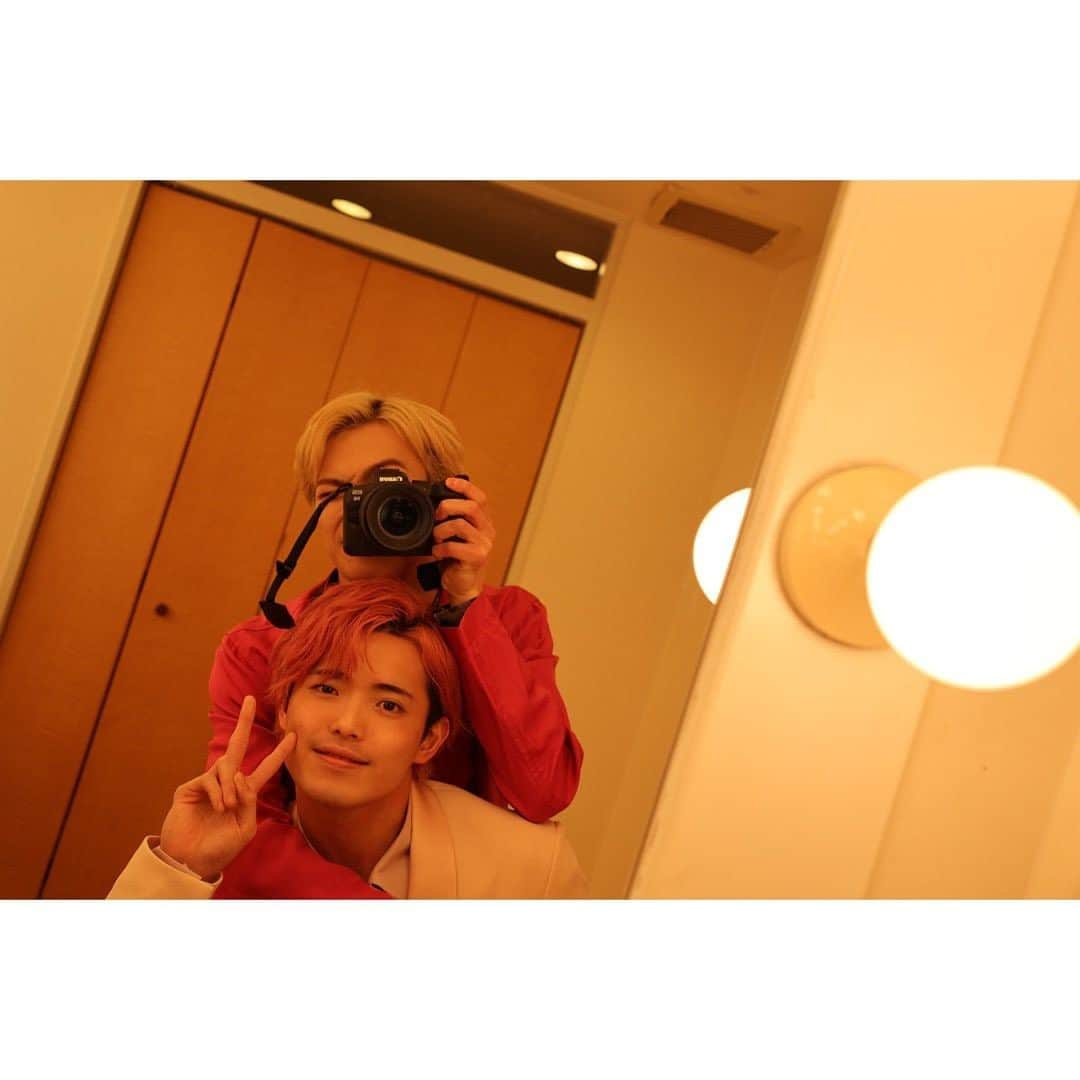 Travis Japan（トラジャ）さんのインスタグラム写真 - (Travis Japan（トラジャ）Instagram)「⁡ ⁡ Mirror photo✌️😜 ⁡ #吉澤閑也 #Shizu #松倉海斗 #Matsuku ⁡ #Johnnys #TravisJapan」1月17日 17時16分 - travis_japan_official