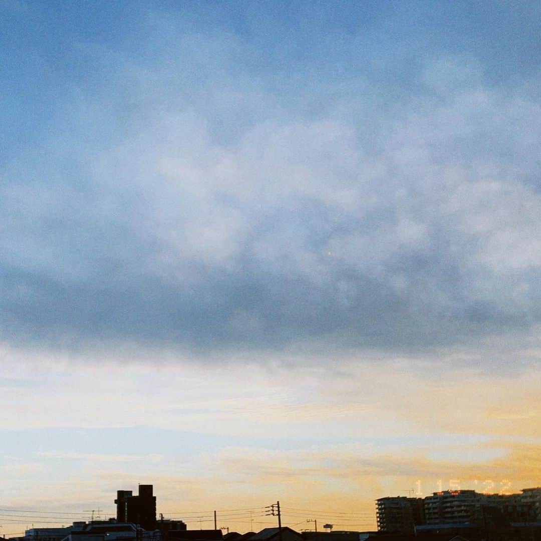花柳のぞみさんのインスタグラム写真 - (花柳のぞみInstagram)「空ばっか撮ってる。すきなんだー。  #film #dazzカメラ」1月17日 17時21分 - nozomihanayagi_