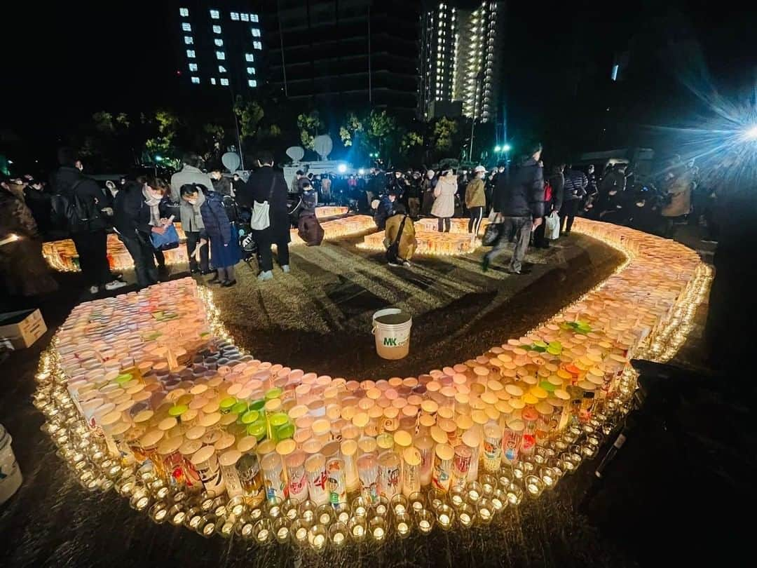 小川慶治朗のインスタグラム：「. １月１７日は、僕の生まれ育った街 『神戸』 で、阪神淡路大震災が発生した忘れられない日です。  今は遠いオーストラリアという地にいますが 神戸から横浜に旅立ち、オーストラリアという異国の地で挑戦している今でもこの日を忘れたことがありません。  ヴィッセル神戸で10年以上サッカーさせて頂き、自分自身をプロサッカー選手として育ててくれた街です。  この日を忘れないためにも、僕はこうして毎年発信したいと思います！  オーストラリアから神戸に少しでも活躍姿を見せれるように、ゴールを目指して頑張っていきます！  The day 17th January is the unforgettable day when “HanshinAwaji Earthquake” occurred in my hometown Kobe.   My journey started in Kobe before I moved to Yokohama and now I’m here in Australia far from Japan to challenge my career. I have never forgotten this day the 17th January.   Kobe is the town that allowed me to grow as a professional soccer player. I enjoyed more than 10 years with the Vissel Kobe soccer team.   I would like to pass my thoughts every year through SNS and not forget this day.   I will do my best here in Australia to bring success for the people of Kobe and go for the goal!!  Thank you Kobe my thoughts are with you.   @visselkobe  @yokohamafc_official  @wswanderersfc   #阪神淡路大震災 #震災を忘れない #神戸 #横浜 #オーストラリア #ヴィッセル神戸 #横浜FC #ウェスタンシドニー #WSW」