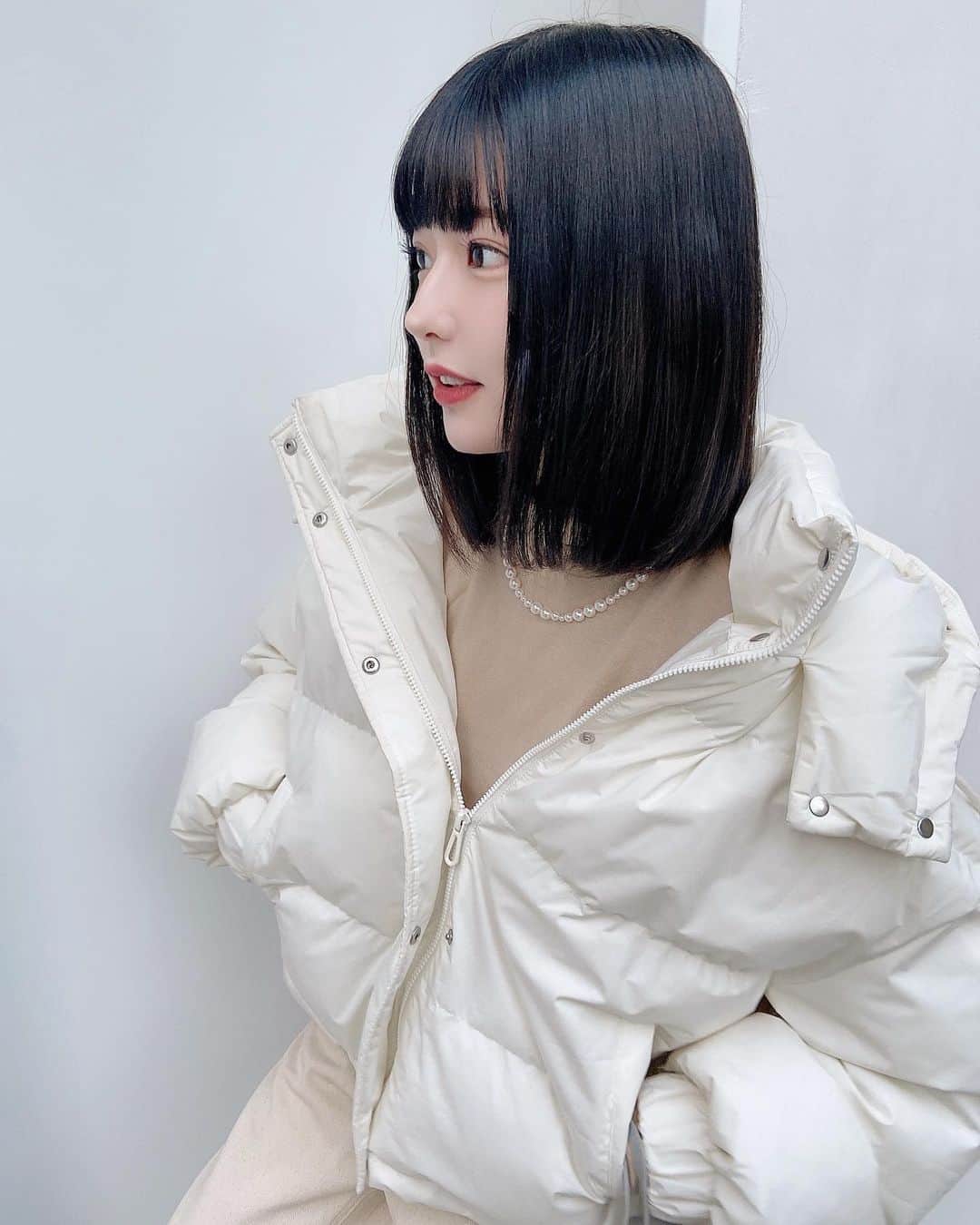 sarimaru(国木田さりまる)のインスタグラム：「普段あんまり着ない色合いの服着ました☺︎🔅 このダウン首元まで閉められるからあったかいの☺️💭」