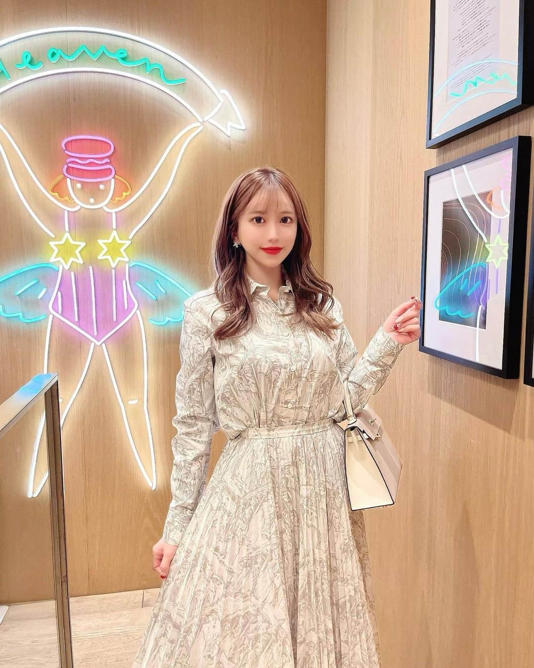 伴かなみのグルメインスタ