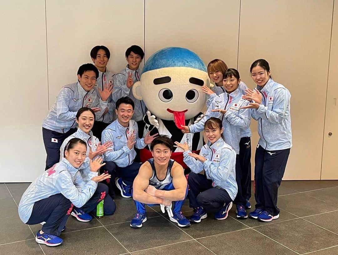 のインスタグラム：「1月16日に四日市でエキシビションをしました💃✨ 見に来てくれた人達は楽しんで頂けましたか？🤭 私は楽しくでき、いつもと違う形で体操の魅力や面白さを伝えれたと思います☺️🤸‍♂️ コロナ禍の中、エキシビションを企画して頂いた三重県の皆様ありがとうございました🙇‍♂️😊  #四日市#こにゅうどうくん  #体操#トランポリン #エキシビション」