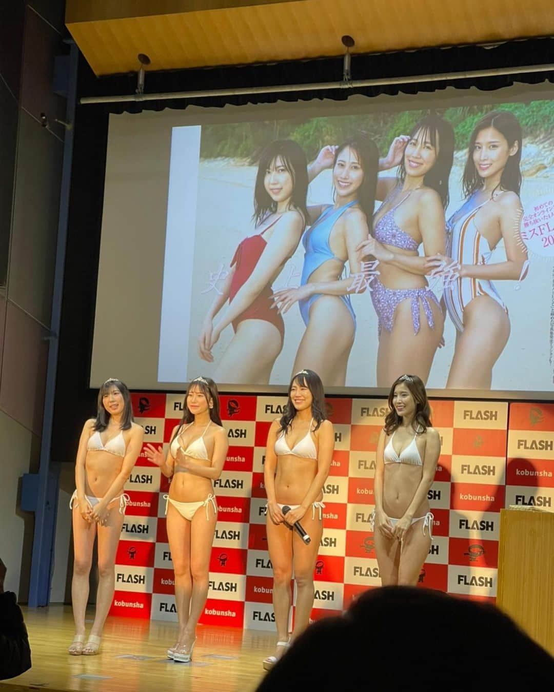 霧島聖子さんのインスタグラム写真 - (霧島聖子Instagram)「明日はミスFLASH2022の発表会があります！ 私もミスFLASH2021グランプリとして出演するのでよろしくお願いします✨ 2022の方々の授賞式で花束とティアラをお渡しするとても重要なお仕事もあるので頑張るぞー！！ 懐かしくなったので去年の発表会の時のお写真とマネージャーさんに録っていただいていたスピーチの動画を☺️ この日は最高の1日だった💕 日本レースクイーン大賞2019とミスFLASH2021グランプリは応援してくれる皆と築きあげてきた活動の証で、これからも私にとっての誇りであり大切な宝物です🏆ありがとう。 明日は正装するのでまたお写真楽しみにしてておくれ🖤 (2年前の撮影会で着たことあるけど)  そして！明日22時からは渋谷クロスFMにて放送のラジオ「激刊ふじ」にミスFLASH2021としてゲスト出演するのでぜひ観覧に来てください！  #ミスFLASH #ミスフラ　#ミスflash2021 #グランプリ　#発表会　#渋谷　#渋谷クロスFM #ラジオ　#出演情報」1月17日 20時45分 - seiko_kirishima