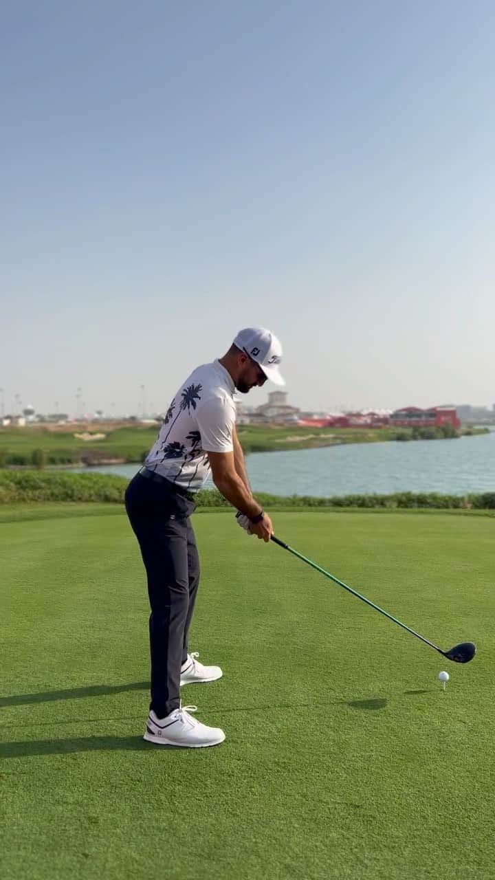 フランチェスコ・ラポルタのインスタグラム：「Here we go, we start again! New season calling, for the first week we are in Abudhabi for the @adgolfchamps 🤩🤩 —— #hydrogen #jaguaritalia #allianz #titleist #footjoy #borgoegnazia #sandomenicogolf #ethicsports #adgolfchamps #abudhabi #rolexseries #dpworldtour  #oakley」