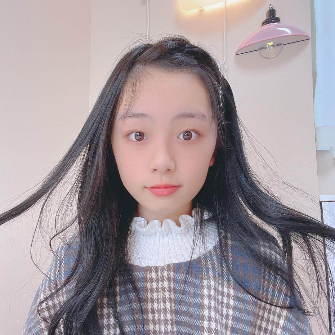 ひまひまチャンネルさんのインスタグラム写真 - (ひまひまチャンネルInstagram)「久しぶりのおでこ出し🥸  前髪がないと、おでこを気にしないでいいので楽ですね！🥸  間違えて前髪を短く切っちゃった時を思い出します…🥸🕊   #ひまひまチャンネル #ひまひま #おでこ出し #前髪」1月17日 21時20分 - himahima_channel