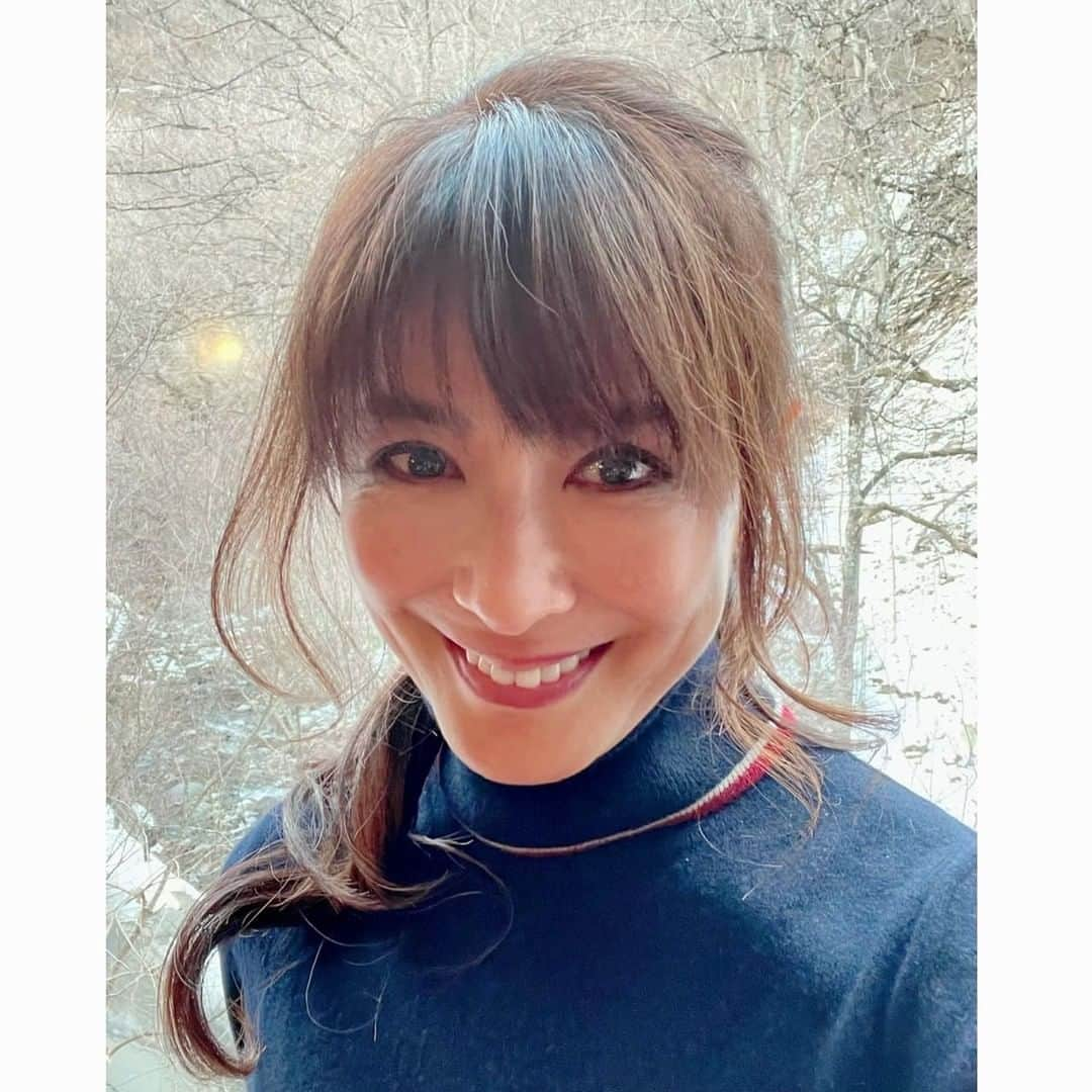 山田佳子さんのインスタグラム写真 - (山田佳子Instagram)「今日はお友達からたくさんのお祝いメッセージををいただき、凄く嬉しい感謝の1日となりました。🙏🙇‍♀️💕 幸せに年を重ねていけるように毎日大切に過ごしていきたいです。 ありがとうございます😭🙏💕  #ありがとう❤️  #お友達に感謝  #お誕生日お祝い #ありがたいです  #いつもありがとう❤️  #感謝の気持ち  #いっぱい #1月17日 #忘れないよ  #🙇‍♀️🙇‍♀️🙇‍♀️」1月17日 23時00分 - yoshiko117