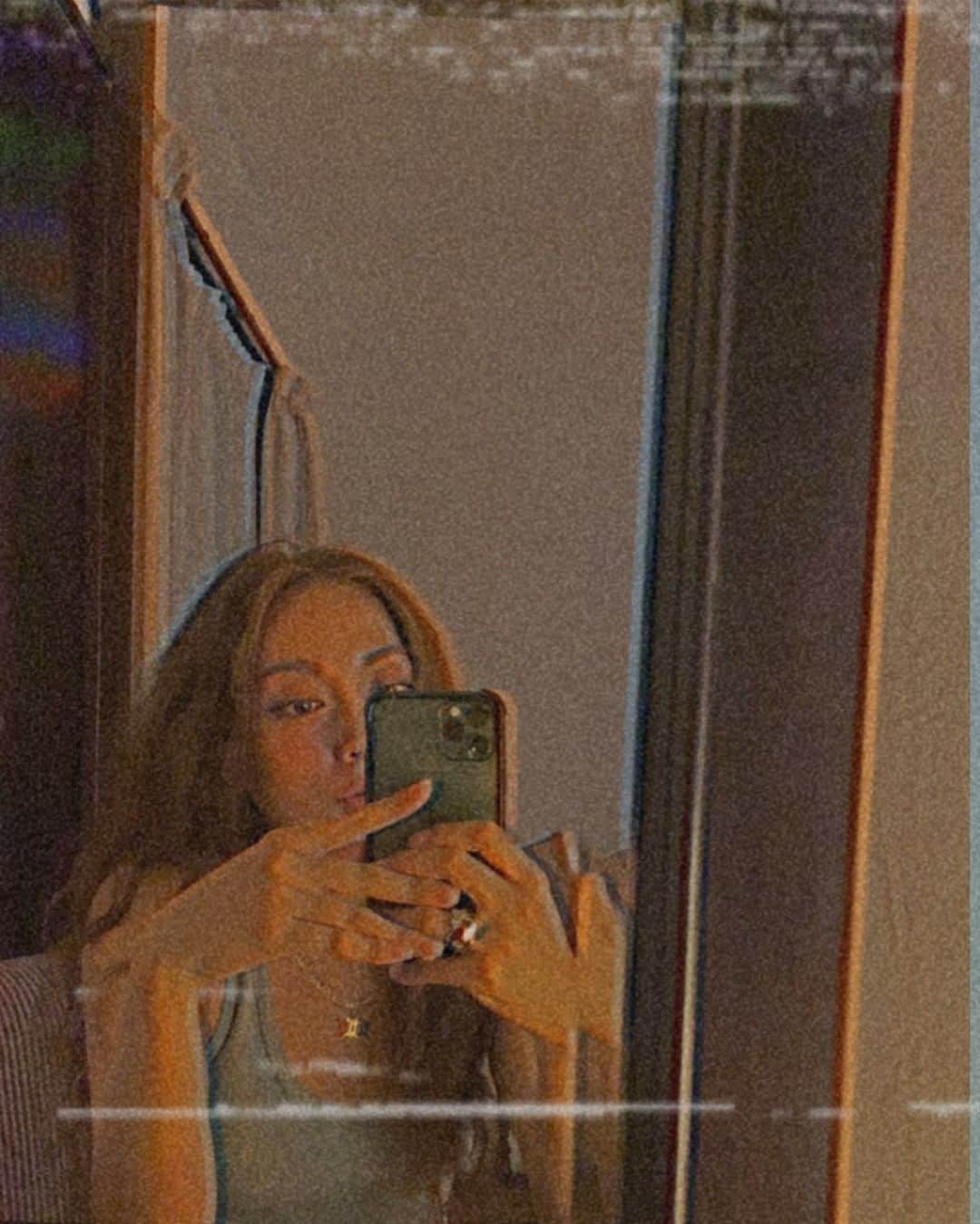 細井宏美のインスタグラム：「自撮りが好き。でも調子いい時だけね！それでいいの★ #selfie#📸#自撮り」