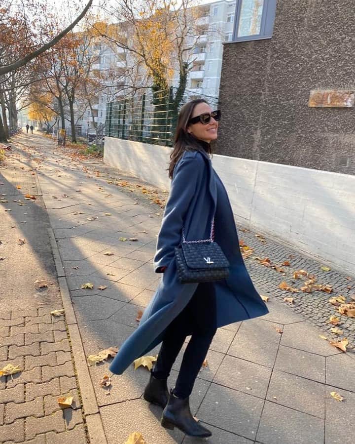 ガル・ガドットのインスタグラム：「☁️」