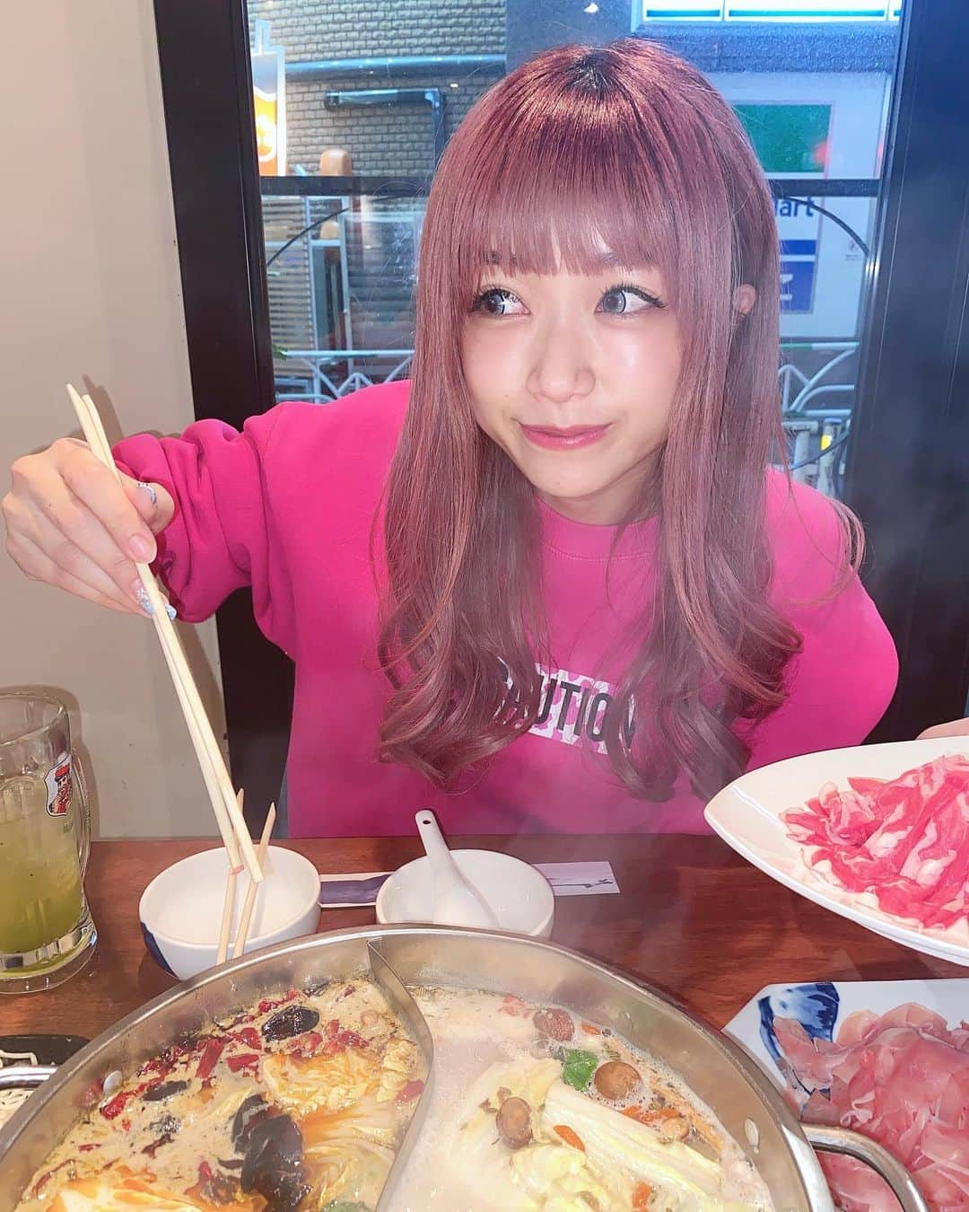 水嶋ひかるさんのインスタグラム写真 - (水嶋ひかるInstagram)「. . ずっと食べたかった火鍋🌶💓 大辛にしてさらに唐辛子🌶頂いた😍 具材はキクラゲ大好きです🖤笑 . #火鍋 #渋谷グルメ #渋谷 #小肥羊 #激辛 #辛党 #激辛部 #ひかぴんく #ひかベリー #かまいい #ありまとう #ひかぷぅ語 #今日は何の日 #都バス記念日」1月18日 13時11分 - hikapudayo