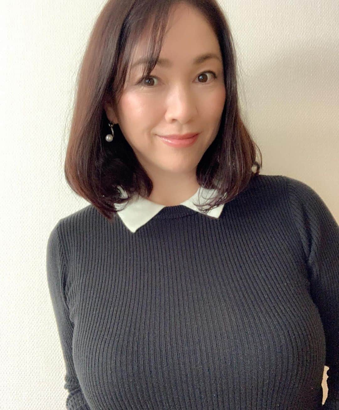 田中悦子さんのインスタグラム写真 - (田中悦子Instagram)「風が強くて気温も低い！ そして乾燥してる😅 コロナに気をつけて 午後も頑張ろう❣️  #大人女子 #大人女子コーデ #極薄メイク #ナチュラルメイク #グロス」1月18日 13時13分 - etsuko.reborn25