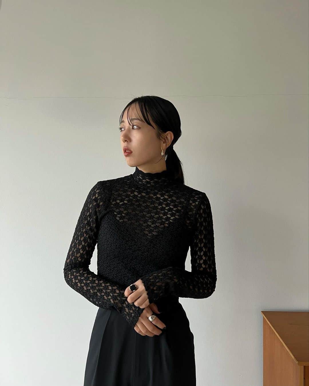 AICOさんのインスタグラム写真 - (AICOInstagram)「本日発売の3Dフラワーシリーズ。 立体的な刺繍を出すのに試行錯誤してやっとできたオリジナルレース。 程よい肌見えで華奢なインナーと合わせて着たい。ブラックはシックで好きです。#clane」1月18日 13時13分 - aico00000