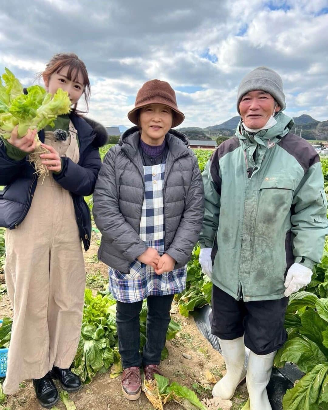 辻満里奈さんのインスタグラム写真 - (辻満里奈Instagram)「まちプリ中継は、 今日も今日とて収穫です👩‍🌾☀️  福岡でしか栽培されていない 「博多蕾菜」をご紹介しました✨  生産者の原田さんが作ってくださった博多蕾菜の天ぷらとシチューが美味しすぎて、中継後、お二人に引かれるくらいたくさん食べちゃいました🐷笑  #福岡 #糸島 #博多蕾菜 #rkb #rkb毎日放送 #まちプリ #アナウンサー #辻満里奈」1月18日 13時40分 - marina__tsuji