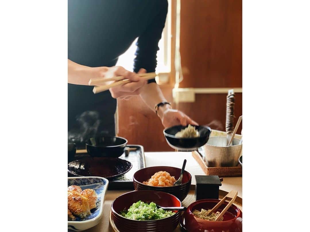 Risako Yamamotoさんのインスタグラム写真 - (Risako YamamotoInstagram)「お山の澄んだ空気と景色の中で頂く真央さんのお料理✨  真央さんのお教室では、お料理以外の学びも多くて、豊かな気持ちになるメモばかり。  たくさん美味しい♡と笑顔溢れた贅沢な週末でした。  #真央さんのお料理教室  #真央さんのお山のお教室  #マドレーヌ婦人のチーズケーキ」1月18日 9時45分 - risako_yamamoto
