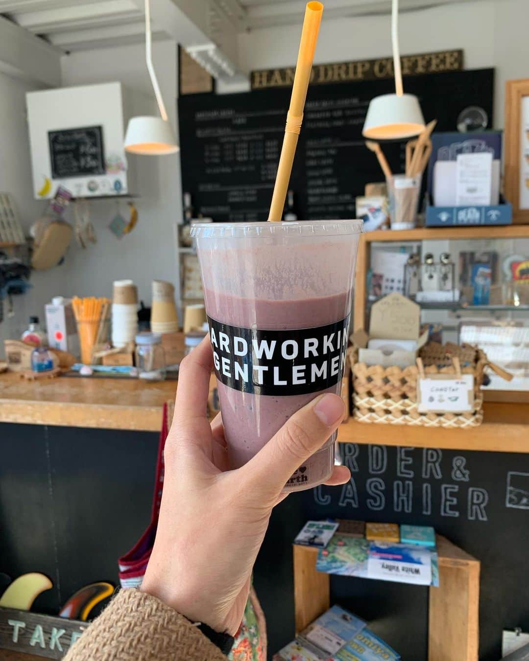 宮坂桃子のインスタグラム：「🍹🤍」