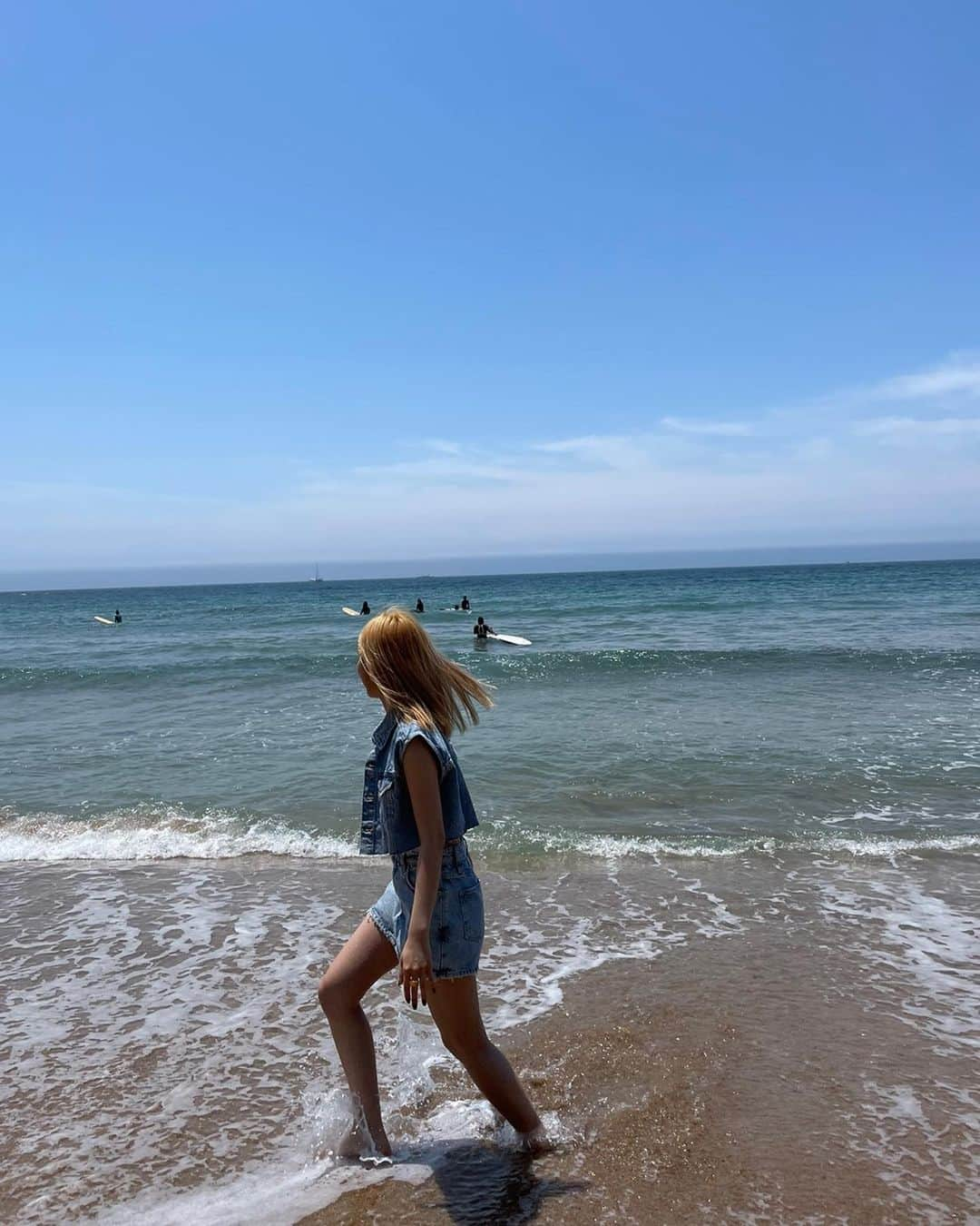 ITZYさんのインスタグラム写真 - (ITZYInstagram)「That day on the beach☀️」1月18日 12時29分 - itzy.all.in.us