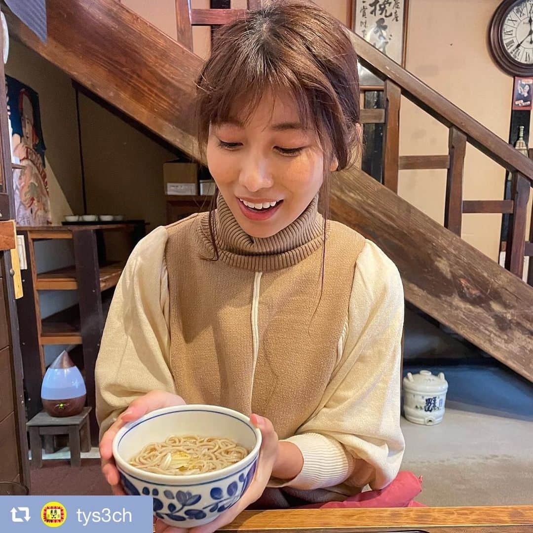 木村那津美さんのインスタグラム写真 - (木村那津美Instagram)「⛄️ 1月プレゼントキャンペーン撮了後  この日は雪も チラチラと舞う寒〜い日でした。  お昼ご飯にと立ち寄った 蕎麦屋さんの蕎麦が、 冷えた身体に染みました。  どこここー？って質問も多かったのですが、 正解者もいました✨✨  レポーターは違いますが、 後日mixでも放送予定なので、 お楽しみに！  tys宣伝部のアカウントも フォローお願いします😌  #tys #テレビ山口#プレゼントキャンペーン   #防府天満宮 #木村那津美  #アナウンサー #オフショット#風強くて髪ボサボサ   #密かな楽しみ #プレキャン撮影後の#後輩ちゃんとのランチ  #どこか言わないってことは　 #わかってもコメントしないでね #ってこと」1月18日 21時57分 - natsumi_kimura1018