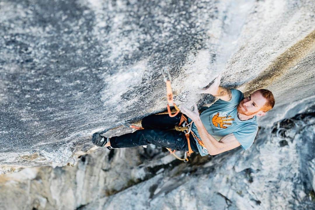ガブリエル・モローニのインスタグラム：「TROFEO DELL’ADRIATICO 9a+ FA, Hotel Olivo, Arco, Italy I still remember that night in Chamonix. I was watching Finals at the lead World Cup and all of the sudden I run into @davidlama_official  (Me) What’s up dude? What are you doing here? (David) I am climbing on the Mont Blanc man! Then he starts telling me that I should go have a look at a route he just bolted in Arco that he didn’t have time to finish… Fast forward nearly 10 years. After the first lockdown in 2020 I was psyched to spend my time on some new stuffs, so the idea to go check Fuzzy’s line at Hotel Olivo came to my mind. When I got on the route I immediately understood it needs some work to be climbable so after a few cleaning sessions it was good to go. The quality of the rock and the moves are outstanding and all the holds are barely there making it a great and difficult challenge.  Plus the route starts from a ledge that you can feel the exposure over the beautiful Arco valley! The process on this  project had alot of phases, ups and downs, love and hate that lasted almost two seasons. Other strong local and non local climbers knew I was spending lots of days and energies trying to send the route so I respect that they let my time to finish it. Some days I felt the urge to do it as soon as possible because I really wanted other people to try and enjoy this perfect piece of rock! But on the other side I really wanted to be the first to do it in honor of David… Now that the project is done I hope it will get the attention it deserves being, in my opinion, the best hard route of the area! 📸 @theverticaleye  @e9clothing_official @scarpaspa @petzl_official @dinamicheverticalisrl @frictionlabs @urbanwallmilano #e9team #scarpaspa #petzlteam #dinamicheverticalisrl #frictionlabs #urbanwallmilano」