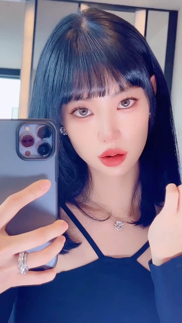 クララのインスタグラム：「New #hairstyle new #makeup #icloria  @i_cloria_」