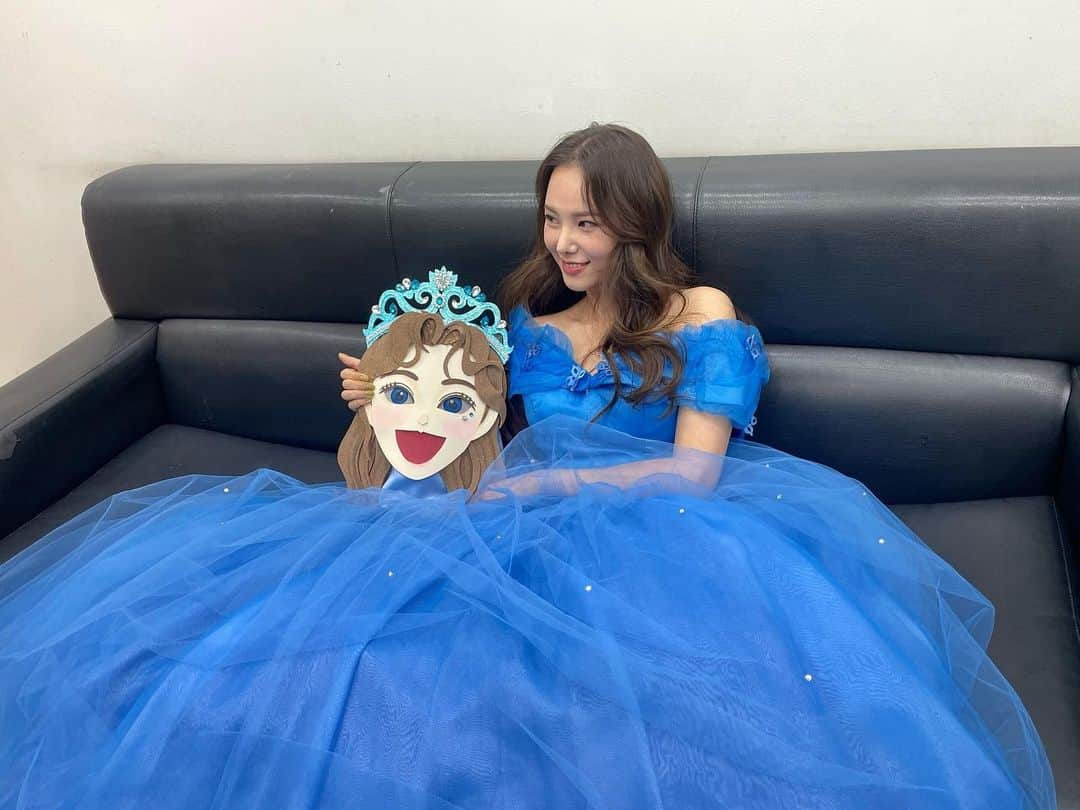 キム・ウンジョンのインスタグラム：「복면가왕 얼음공주👸🏻 오랜만에 무대에서 노래하니까  너무 재밌고 신났던 하루.」