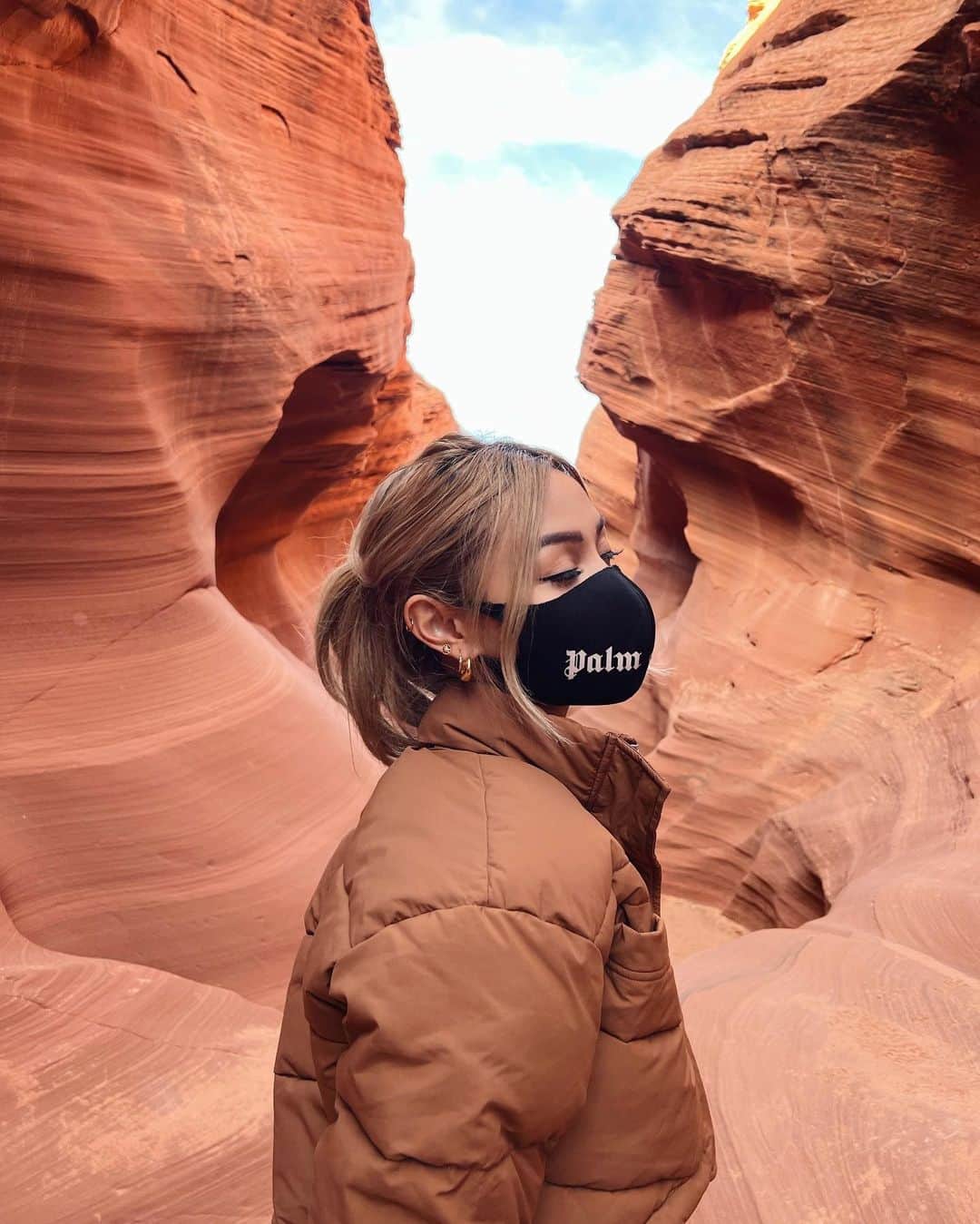 リリーマイマックのインスタグラム：「One with the earth 🌎 loving my trip in Utah with such amazing girls 🥰 @revolve #Revolvearoundtheworld」