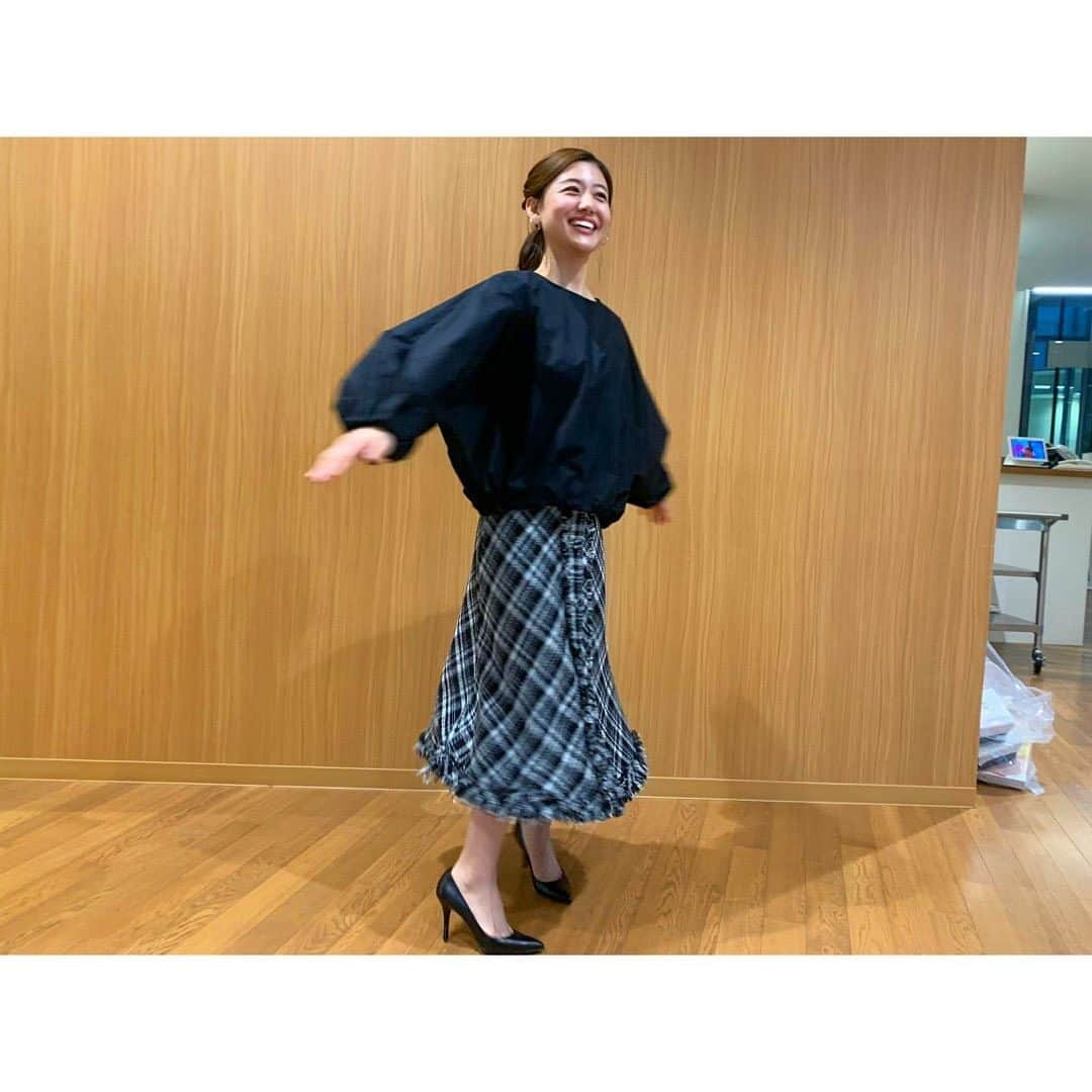 澤口実歩さんのインスタグラム写真 - (澤口実歩Instagram)「火曜日✨本日も「ミヤネ屋」 ありがとうございました。  #衣装 #黒ブラウス #チェックスカート #こちらは先日の衣装 #アナウンサー #ファッション #黒コーデ #fashion #ミヤネ屋 #アナウンサー衣装」1月18日 17時14分 - miho_sawaguchi