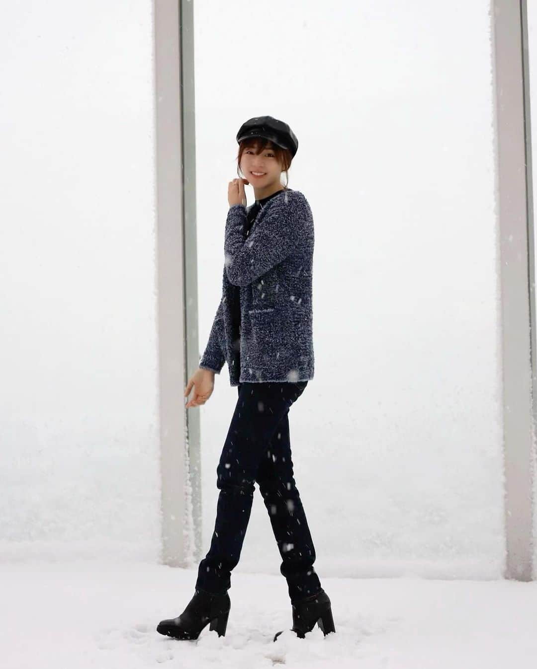 利水翔さんのインスタグラム写真 - (利水翔Instagram)「撮影終わりのオフショット📸 ⁡ この日は雪が降った日で⛄️❄️🤍 ⁡ 撮影は室内だったんですが 雪が降る事なんて中々ないので 雪と一緒に撮ってもらいました✨☺️ ⁡ 地面にくまさんを書いた写真もペタリ🐻❤️ ⁡ ⁡ ⁡ ⁡ ⁡ ⁡ ⁡ ⁡ ⁡ ⁡ ⁡ ⁡ ⁡ ⁡ #enjoy #smile #ootd #happy #love #half #model #kt #me #instdiary  #fathion #japan #snow」1月18日 17時23分 - tsubasa.toshimizu