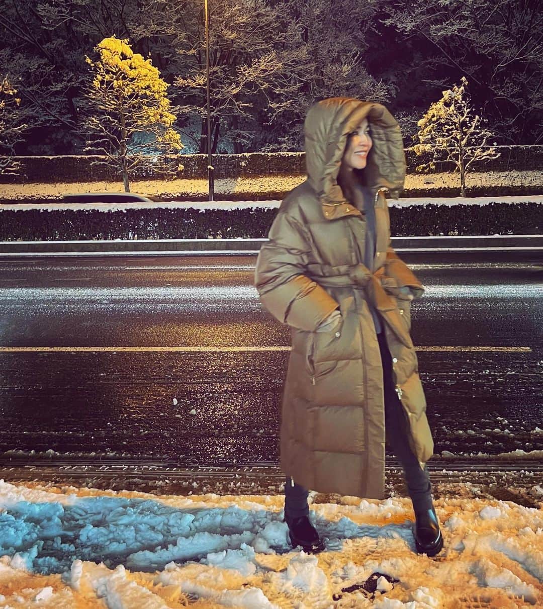 辻直子さんのインスタグラム写真 - (辻直子Instagram)「#downcoat#tbt☃️❄️#moorer  #寒いは3番目の宿敵##着ているのわすれるぐらいかるくて#たっぷりフードの理由とか#なのにいつも大体薄着👻」1月18日 18時30分 - naoko.ts