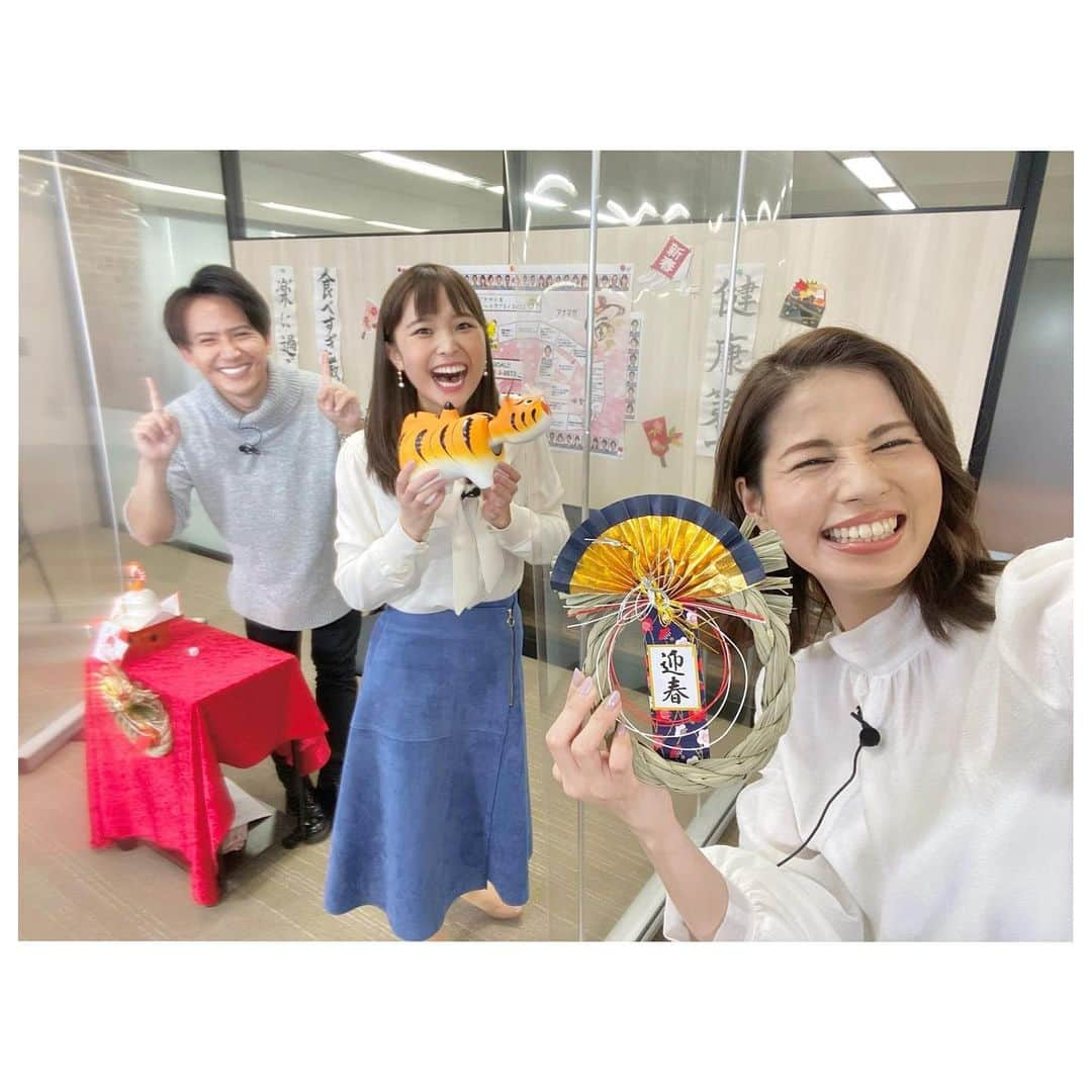 永島優美さんのインスタグラム写真 - (永島優美Instagram)「* 『すごろく』なんていつぶりでしょう🤔🎲  楽しくて、、 3人ともこんな笑顔になりました🤣🤗    #FODアナマガ #安宅晃樹 アナ　#渡邊渚 アナ #本気でしゃべっていい #フジアナ人生トークすごろく  無料配信してます✨」1月18日 18時24分 - yuumi_nagashima