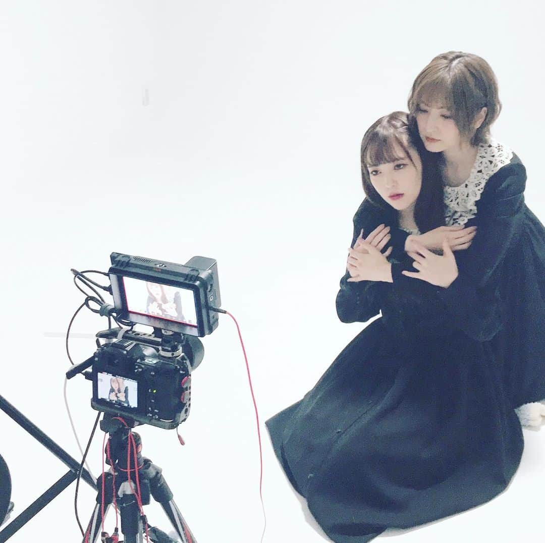 黒崎真音のインスタグラム：「GOOD EVENING. . 大丈夫 . 片時も忘れたことないから安心して #ALICes」