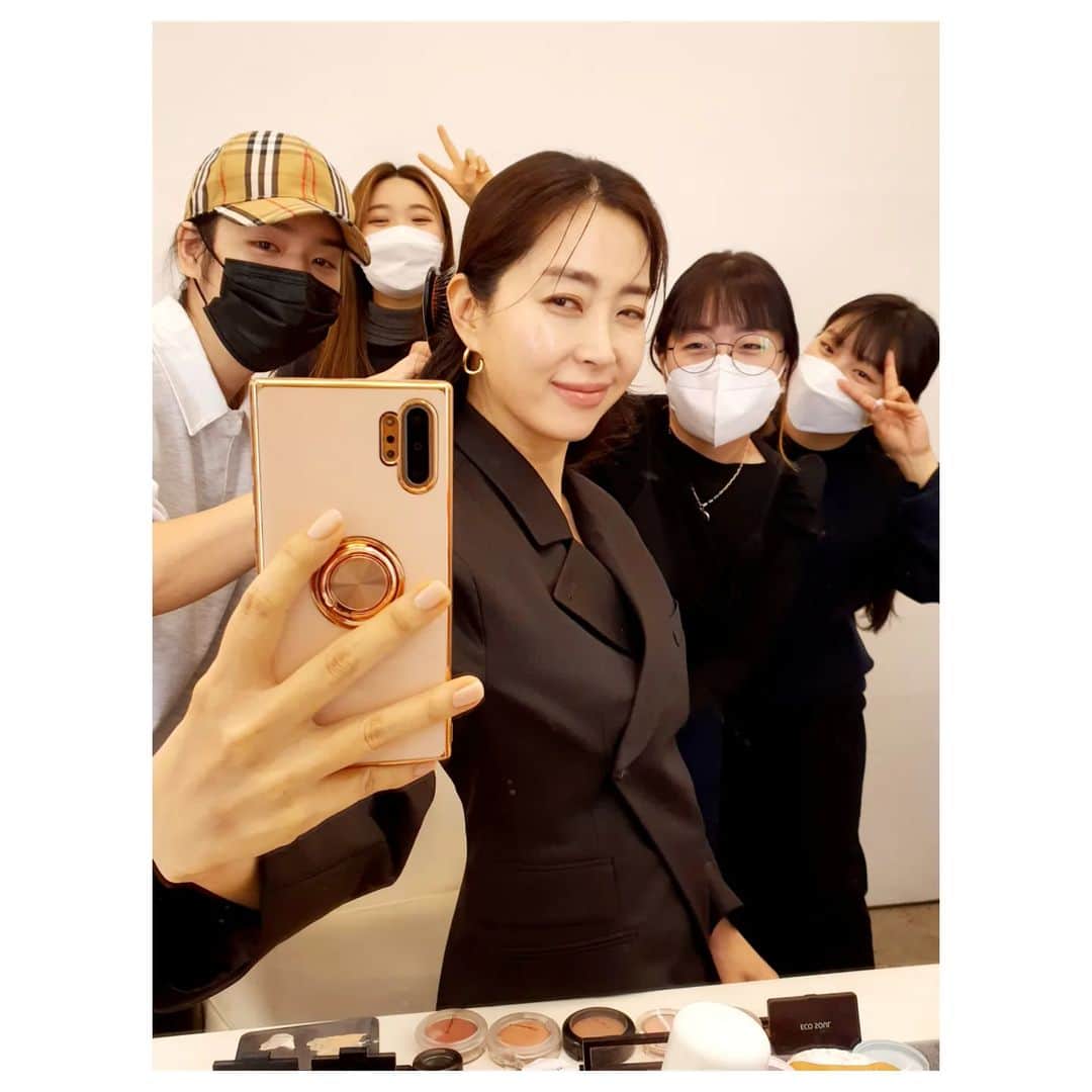 ソン・ユナのインスタグラム：「오늘도 감사🤗😘」