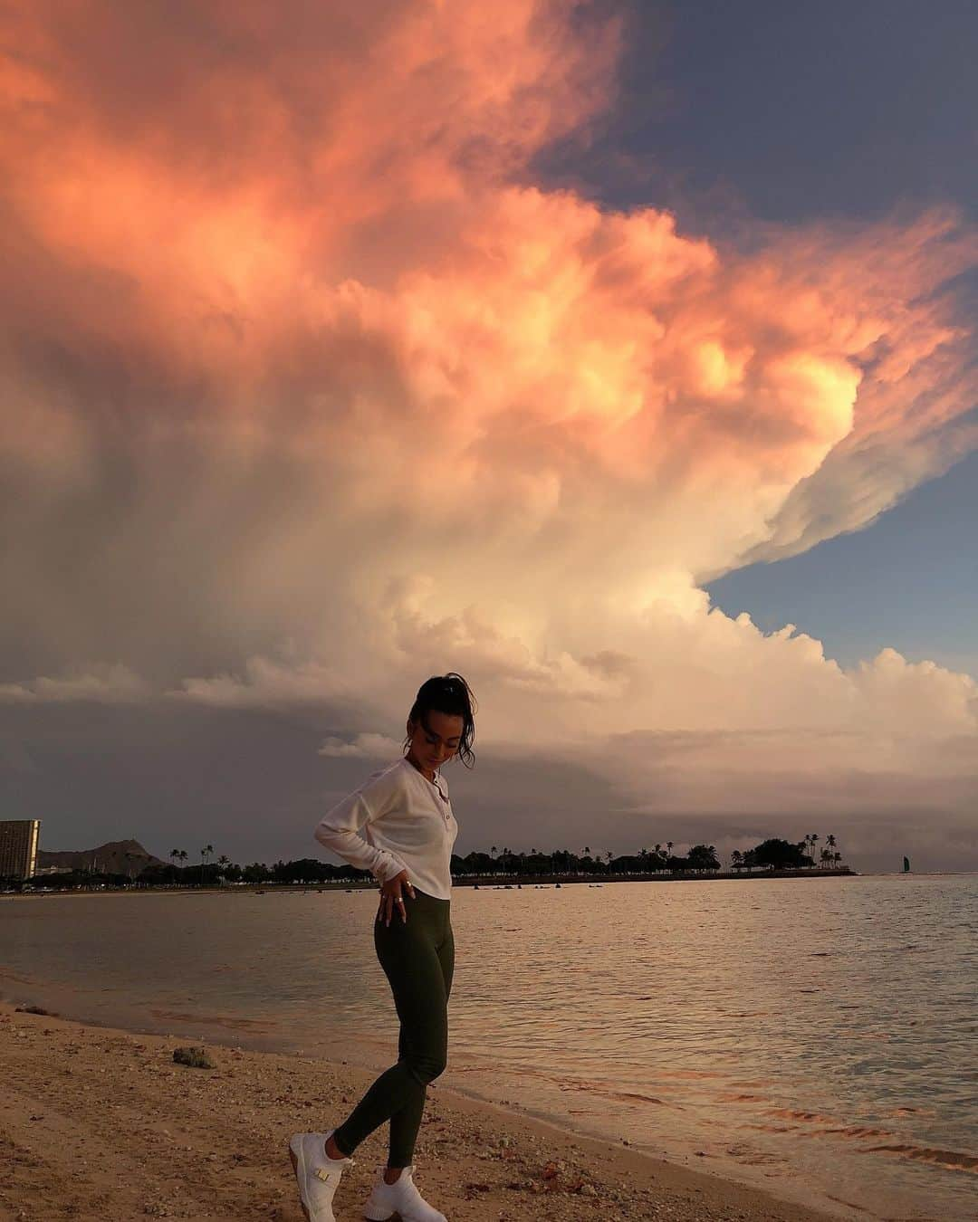 細井宏美さんのインスタグラム写真 - (細井宏美Instagram)「💖 2019.11.18  #hawaii#sunsetbeach#☁️」1月18日 19時09分 - romihi_romihi