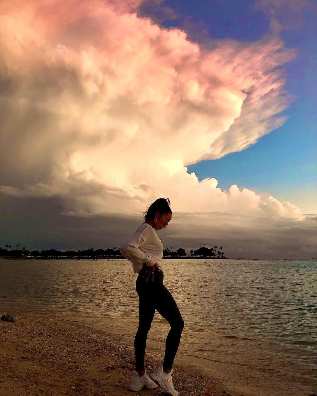 細井宏美さんのインスタグラム写真 - (細井宏美Instagram)「💖 2019.11.18  #hawaii#sunsetbeach#☁️」1月18日 19時09分 - romihi_romihi