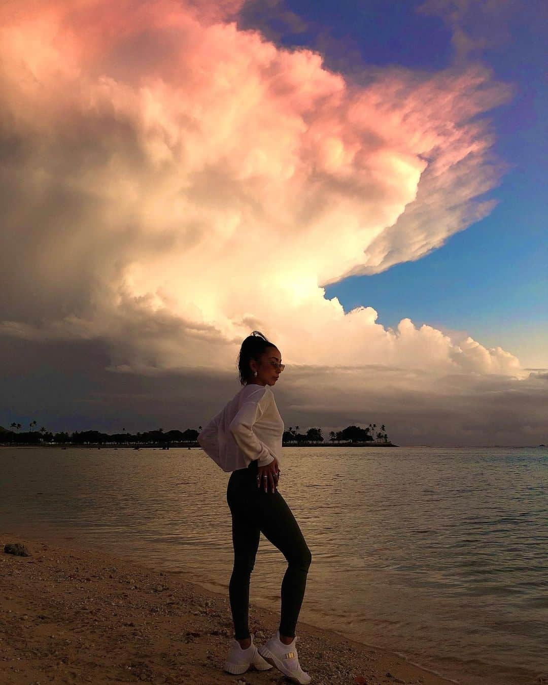 細井宏美のインスタグラム：「💖 2019.11.18  #hawaii#sunsetbeach#☁️」