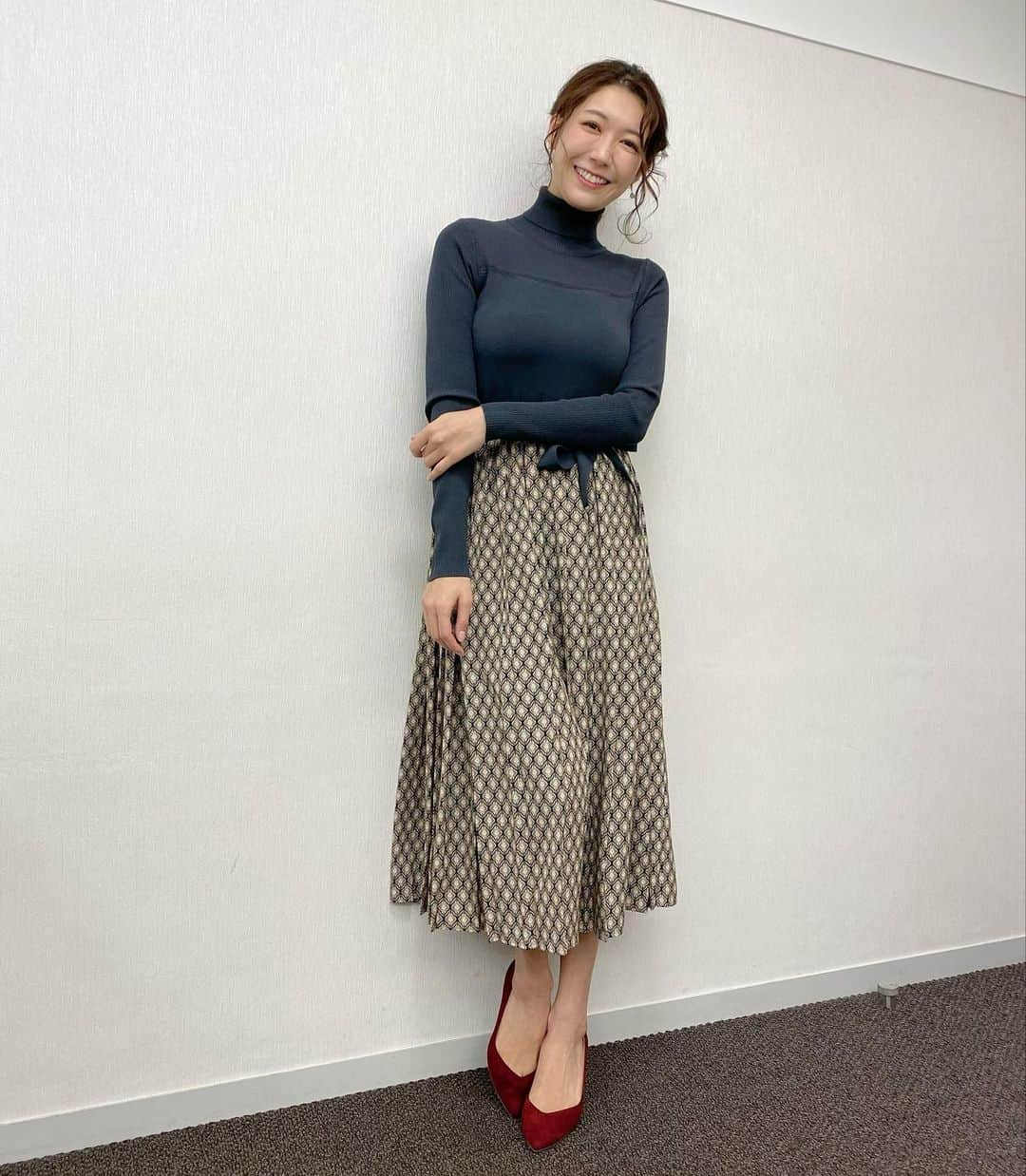 穂川果音さんのインスタグラム写真 - (穂川果音Instagram)「昨日のアベプラ衣装👗  dress→  @andemiu_official  #アベプラ　#気象予報士　#明日コレ着よコーデ　　#ほかのん 　#ファッション #寒い冬の日コーデ 　#fashion #cordinate #weatherreport #お天気コーデ 　　#1月コーデ　 　#アナウンサーコーデ　　#冬コーデ　#ワンピースコーデ　#ワンピコーデ 　#冬色コーデ　#お天気キャスター　#weatherforecast #お天気お姉さんコーデ」1月18日 19時10分 - hokawakanonn