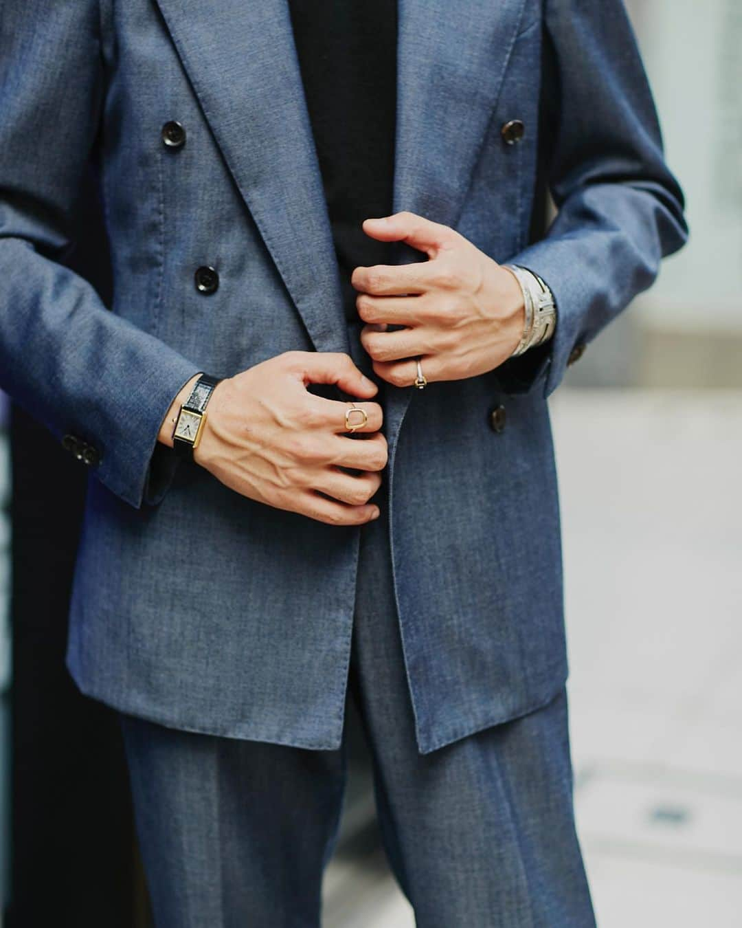 福島雄介さんのインスタグラム写真 - (福島雄介Instagram)「. . One of my favorite suit. The fabric and color are excellent... @dormeuiljapon  . . 生地も色も形も、全てが秀逸なお気に入りスーツの1着。 . .  Sunglasses- @kaneko_optical  Suit- @ring_jacket  Knit- @drumohr  Shoes- @wh_official_orientalshoes  Acc- @hermes @adawat_n_tuareg Watch- @cartier  . . #ringjacket #drumohr #wh #hermes #adawatntuareg #cartier #kanekooptical #menfashion #menstylefashion #gentlemanstyle #menswear #menfashionstyle #classicstyle #mensfashion #gentlemanfashion #styleforman #menswearclothing #gentstyle #dressstyle #suitstyle #jacketstyle #suit #dress #classic #jacket」1月18日 19時22分 - yusuke_tiamo_fukushima