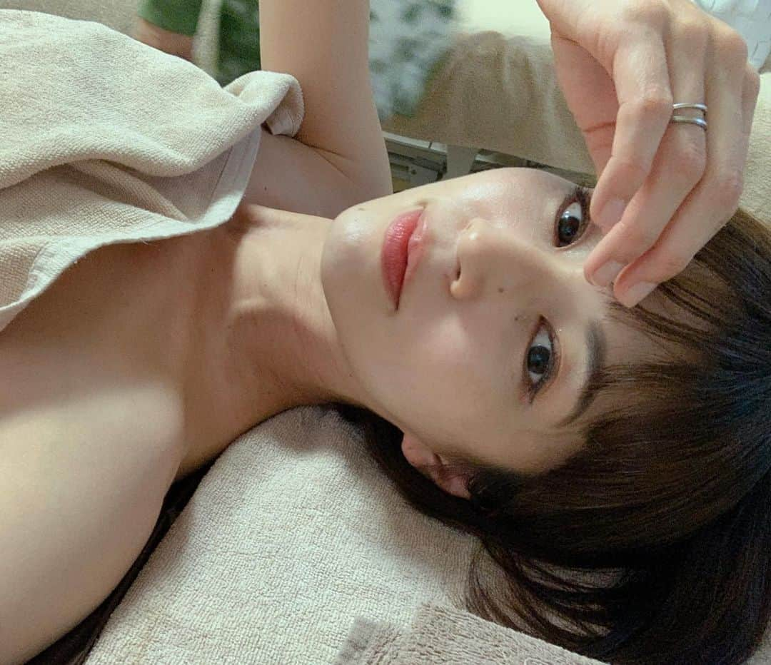 安田美沙子さんのインスタグラム写真 - (安田美沙子Instagram)「こんばんは✨ 年末に疲れ切っている時。。。 misonoちゃんに会って、たくさん京都で話した☺️✨  やっぱり関西弁でいっぱい喋ると元気出るみたいや。 ありがとう。  #その模様はYouTubeで。。 #安田美沙子です。 #misonoch #エステ体験 #ありがとう @misono_koda_official」1月18日 19時47分 - yasuda_misako