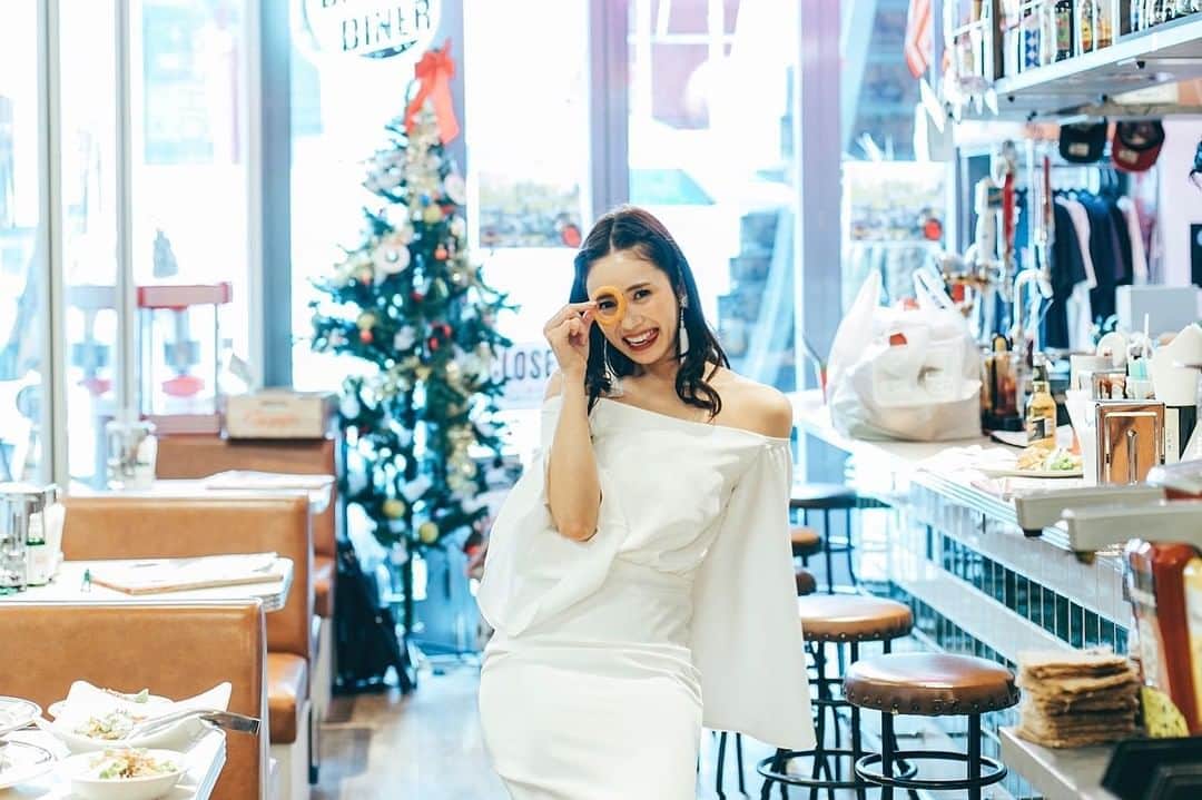 のインスタグラム：「💍 ちょこちょこピンショット小出し👰 私の活かし方100点の莉奈ディレクション🤍 . #watabewedding  #ブライダル #ドレス #ワタベウェディング  #ブライダルジュエリー #白ドレス #ブーケ  #ウエディングドレス #撮影 #ウエディング  #花嫁 #ブライダルモデル #プレ花嫁  #wedding #weddingdress #shooting  #weddingphotography #bridal  #bridaljewellery #model #bridalmodel  #instagood #instalike #instadaily」