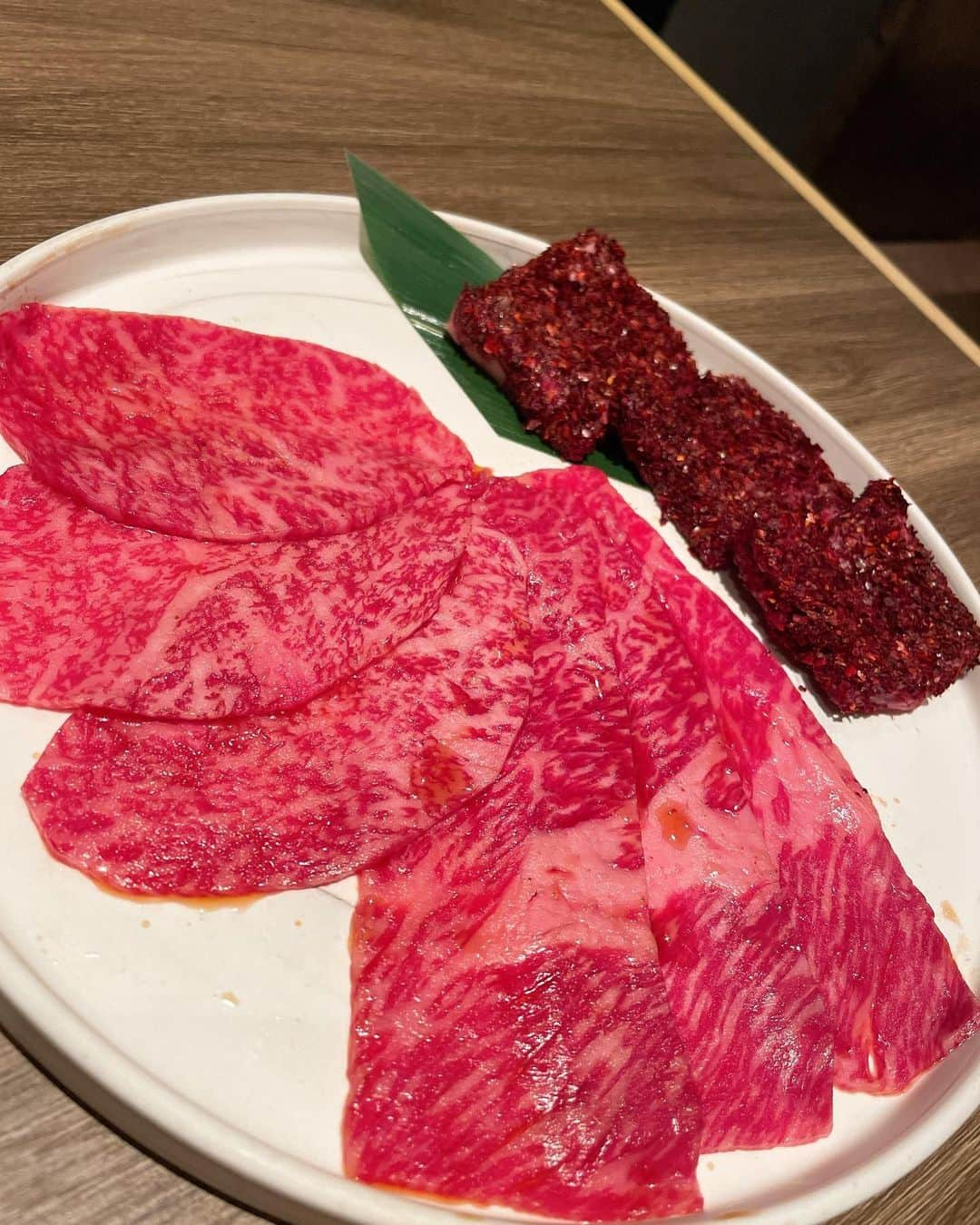 伊上あやさんのインスタグラム写真 - (伊上あやInstagram)「肉〜🍖 焼肉あじゅうた六本木店に行ってきた❤️ 【@yakiniku_ajuuta 】  お肉とっても柔らかくておいしかった！ 全部ぺろりと食べちゃったよ🥰 ひつまぶしが絶品だった‼️ また行きたいっ💗  #六本木グルメ #六本木グルメ #六本木焼肉 #焼肉 #グルメ」1月18日 20時36分 - o.aya_0613