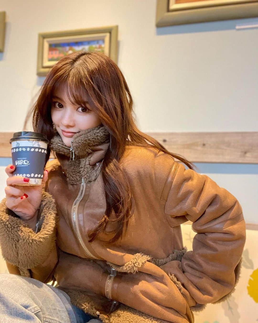 徳本夏恵（なちょす）さんのインスタグラム写真 - (徳本夏恵（なちょす）Instagram)「⁡ ⁡ ⁡ ⁡ ⁡ ⁡ ぽかぽかすぎて今年一番着てるアウター。 神戸で美味しいコーヒー屋さんはヒロコーヒーなんやって☕️ ママ情報☺️☺️ ⁡ ⁡ ⁡ ⁡ ⁡  ⁡ #なちよのわたくしふく」1月18日 20時54分 - nachos_kimono