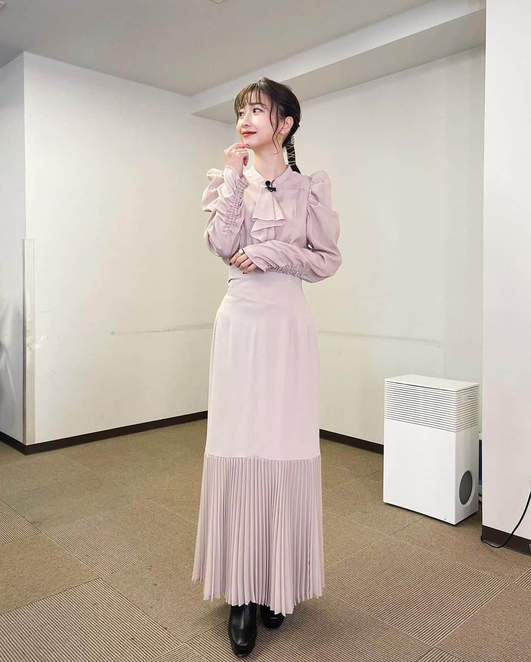 田原可南子のインスタグラム：「「突然ですが占ってもいいですか？SP」に出演します🔮 フジテレビ系列にて 1月19日(水)21:00～22:48オンエアです。  嬉しいことからショックなことまで 何もかも言われて収録後はヘトヘト…。笑 あくまで占い、お手柔らかに…  石橋穂乃香さんとご一緒するのは2回目でしたが とても安心感があり助かりました💐  メイクは　@natumisato さん。 写真では見えにくいですが リボンで束ねて可愛くしていただきました🎀  衣装は　@cocodeal_official です。  よろしくお願いします🥰  #突然ですが占ってもいいですか #cocodeal #ココディール」