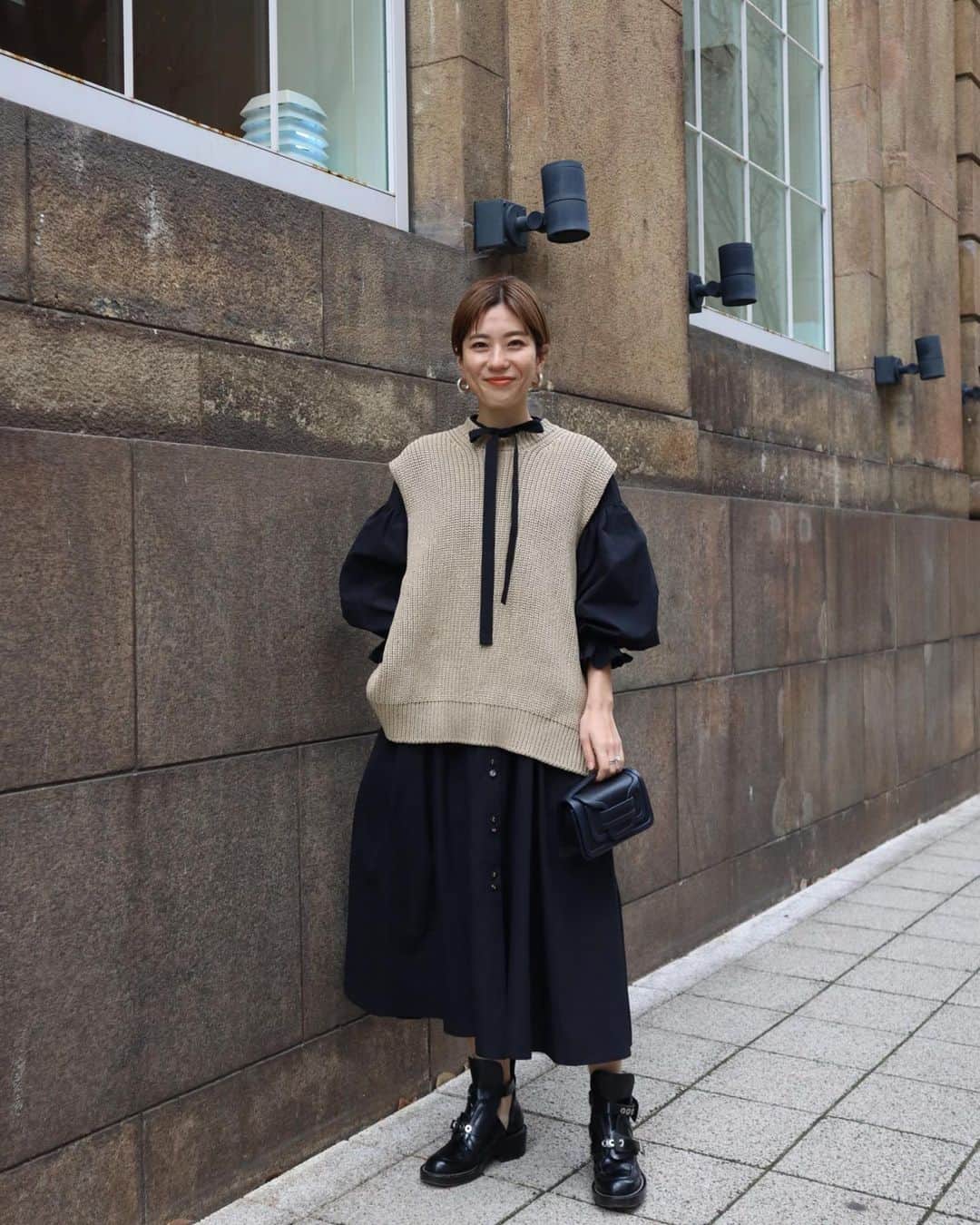正中雅子のインスタグラム：「安定に好きな感じ♡  ティアードドレスにニットベストのレイアード🐝  このドレス、1枚で着た時は大胆なボリュームがなんとも可愛いしベストと重ねたらリボンや袖のボリュームが可愛い🤤🌷  可愛いポイントが多くてどんな着方もすき♡  20日12:00からのPRE ORDERのcoming soonページがHPにあがっているので是非チェックして下さい🌼  そして！久しぶりにインスタライブも　@machatt_ のアカウントで明日19日12:00から開催するので 是非参加してもらえると嬉しいです🥺🙏💛  #MACHATT #masaco服」