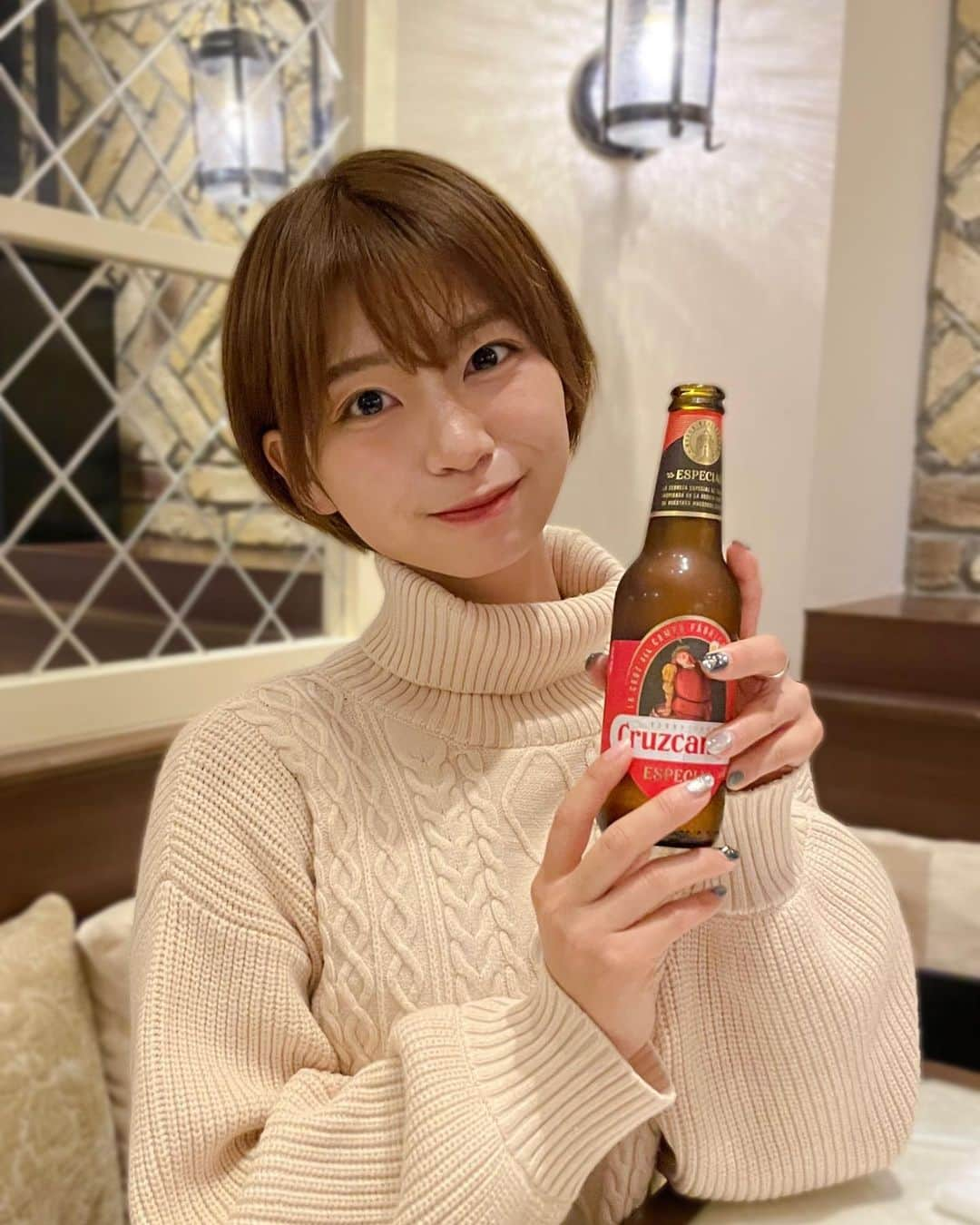 小坂田純奈さんのインスタグラム写真 - (小坂田純奈Instagram)「スペインバル堪能してきた🇪🇸💓 料理もお酒も美味しすぎた…  新宿にあるRico( @wwwricotokyo )さんでご飯食べてきた！！ 全部最高だったけど、 特にトリュフ入りの牡蠣グラタンが堪らんかった…🙄💓 美味しいご飯と美味しいお酒は本当にちあわて、、  しかも、お店のご厚意で 【じゅなたのインスタ見た】って予約時に伝えると 『アヒージョor ドリンク1杯』が無料になるらしい！！ ※3/31まで限定です！  ありがたい…🥺👏🏻 是非行ってみてぬ🥰  PR @wwwricotokyo #完全個室 #スペインバル #パエリア #ワイン #女子会 #記念日 #SpanishDiningRico #新宿スペインバル #お酒好き女子 #居酒屋グルメ #ビール好き女子 #酒好き女子 #おしゃれ居酒屋」1月18日 21時35分 - official_junata