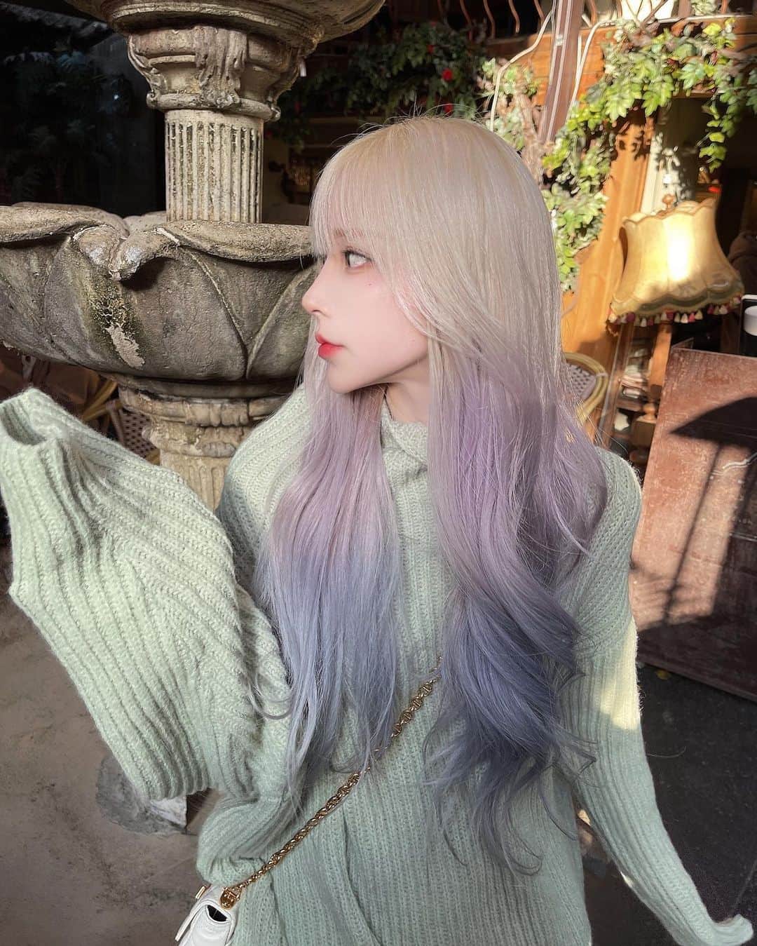 オ・ジウンさんのインスタグラム写真 - (オ・ジウンInstagram)「햇살 진짜 예뻤던 곳🪴  이때 머리 마법사의 할로윈 뺨치네 홓」1月18日 21時39分 - gini_s2_