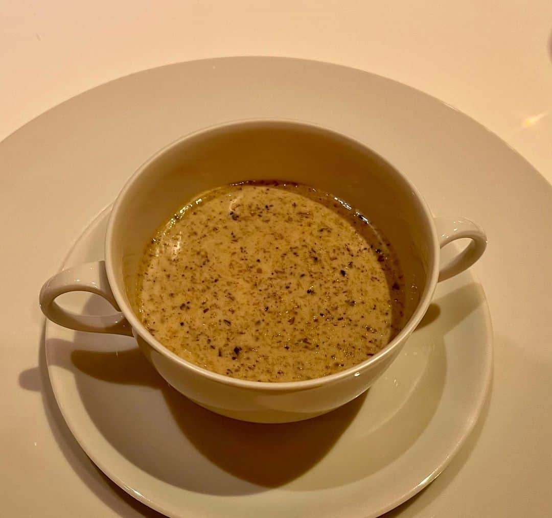三浦瑠麗さんのインスタグラム写真 - (三浦瑠麗Instagram)「友人ふたりとオーストリア料理へ。 こんなフルコース食べることあんまりないなあ。ほんとに美味しかった。」1月19日 7時18分 - lullymiura