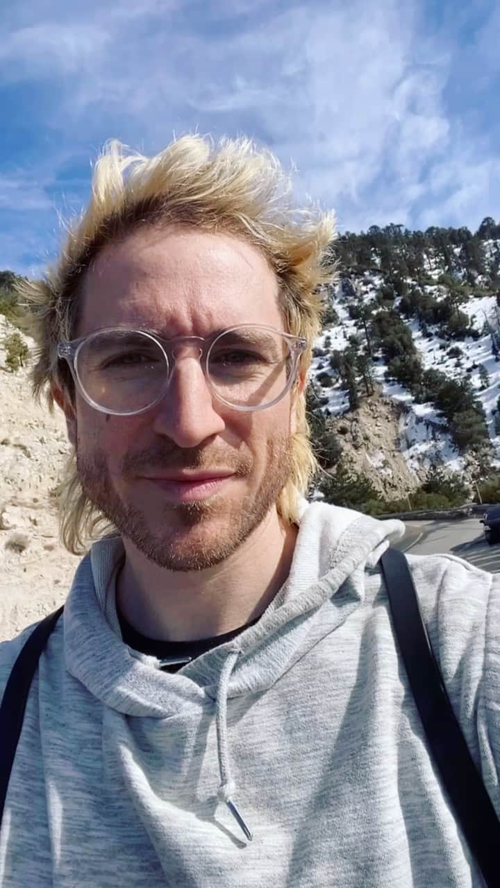 ウォーク・ザ・ムーンのインスタグラム：「ditch your phone, ditch your keys, let’s hoof it hoof it」