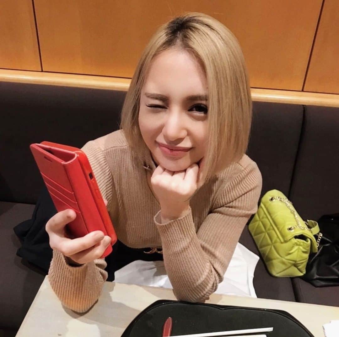 冴木エリカのインスタグラム：「⁡ ⁡ ⁡ In London ⁡ やっと美味しい 日本料理屋さんを見つけて この間行ってきたよ💚💚 美味しかった😋🍴 ⁡  #london #日本食 #日本の文化  #japanesegirl #長旅中 #happylife」