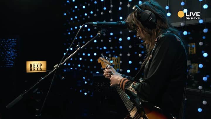 コートニー・バーネットのインスタグラム：「Our @KEXP session is now available on YouTube, big thanks to @djcherylwaters and @kexp 💙💙drums @steezmeez bass @bonessloane」