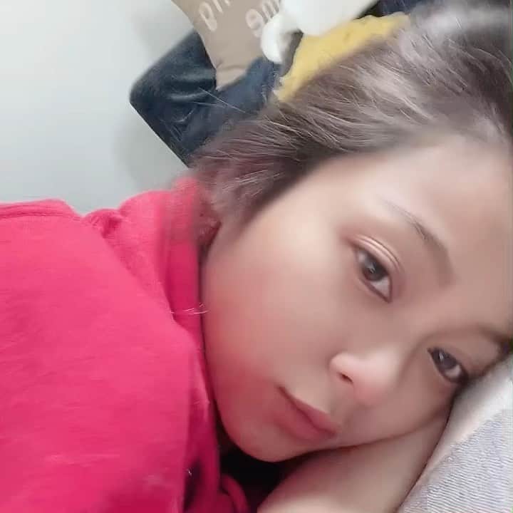 脇田恵子のインスタグラム：「髪の色🦱そろそろ変えに行こう 何色がいいかなぁ 🤎❤️🧡💛💚💙💜🤍🖤 むらさき　がすき　なんだけど 欲張って色んな色入れたい🌝🌈」