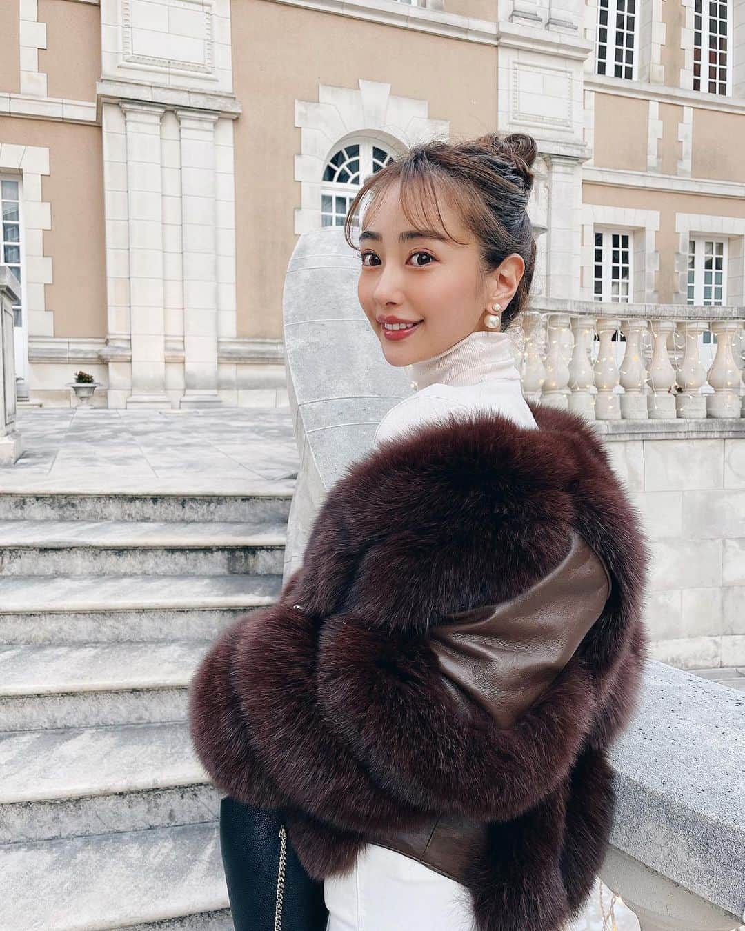 佐野友妃子さんのインスタグラム写真 - (佐野友妃子Instagram)「今日のコーデ🐻🐻🤍 やっぱり冬はタートルネック🥺 だいすきすぎて。笑  Outer @selectshop_celeste  bag @polene_paris   そしてこの前 @chipieee_ila で 初の眉毛Waxやってきたんだけど すごく理想の眉の形になって大満足🥺🥺 ありがとうございました♡ @chipieee_ila_haru」1月19日 17時09分 - yukikosano1111